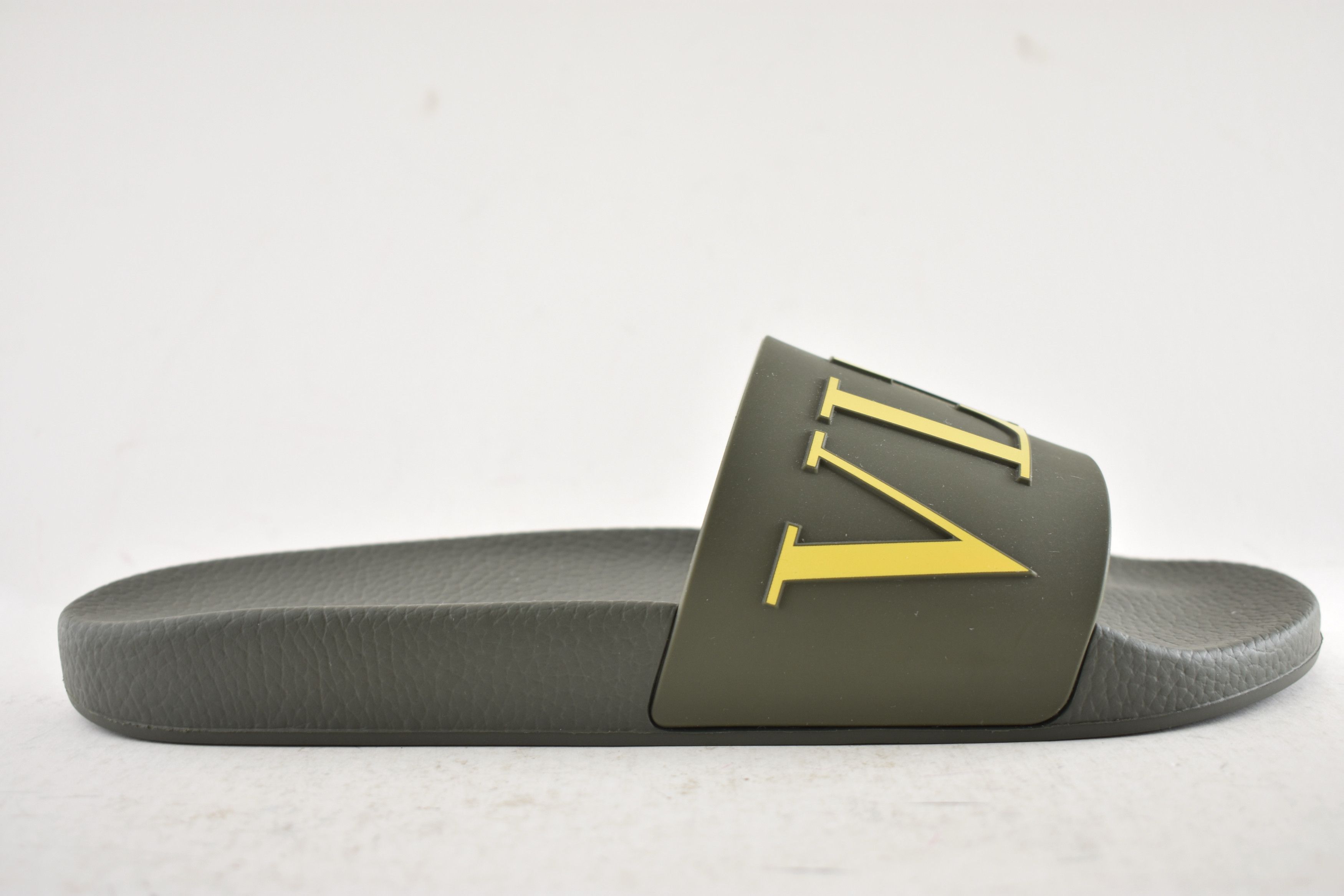 Valentino Garavani VLTN Yellow Logo Rubber Pool Slide Sandal 44 11 Size US 11 / EU 44 - 2 Thumbnail
