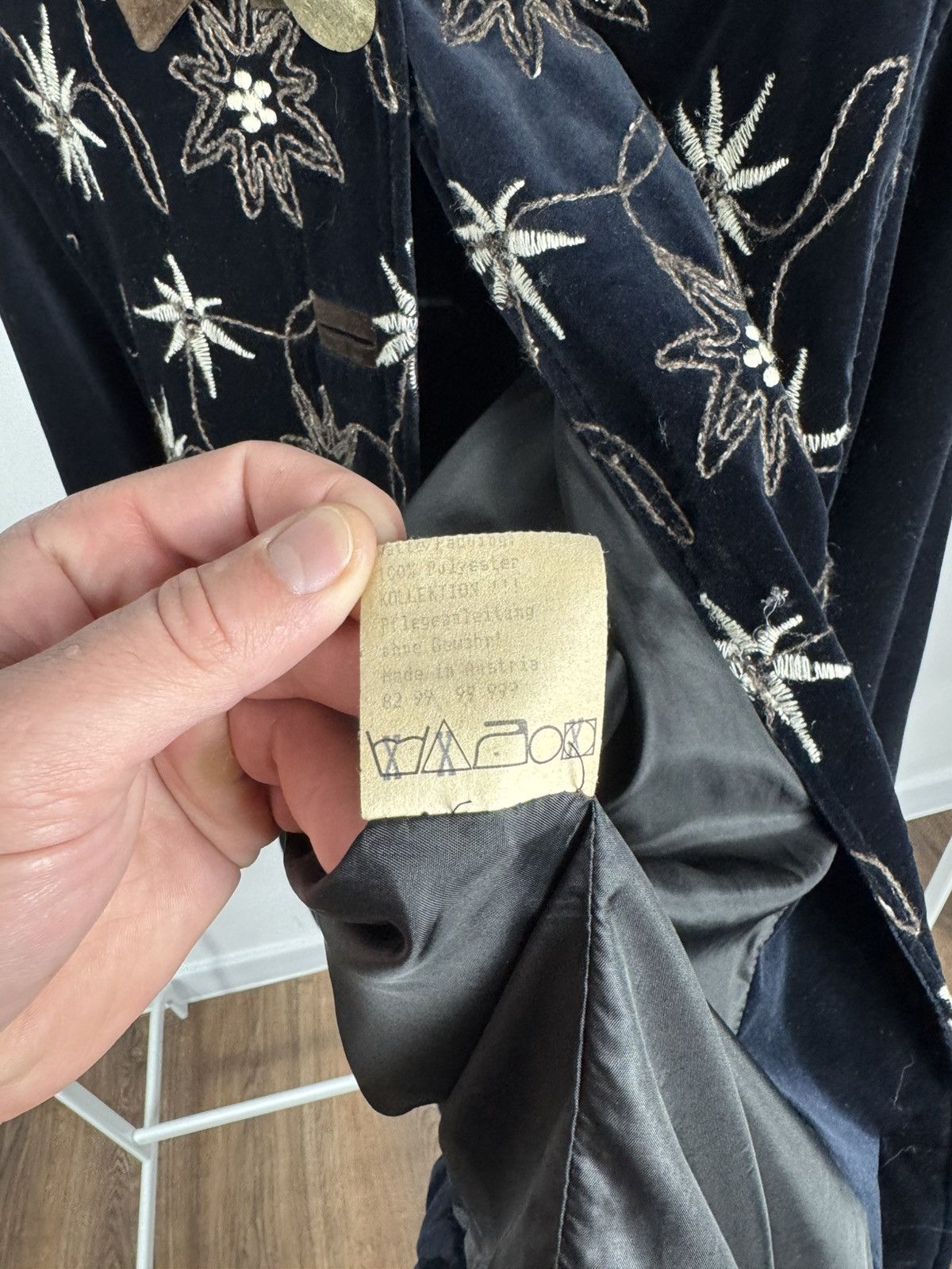 Sportalm Kitzbuhel Sportalm Vintage Embroidered Velvet Jacket Leather Collar 38 Size XL / US 12-14 / IT 48-50 - 11 Thumbnail