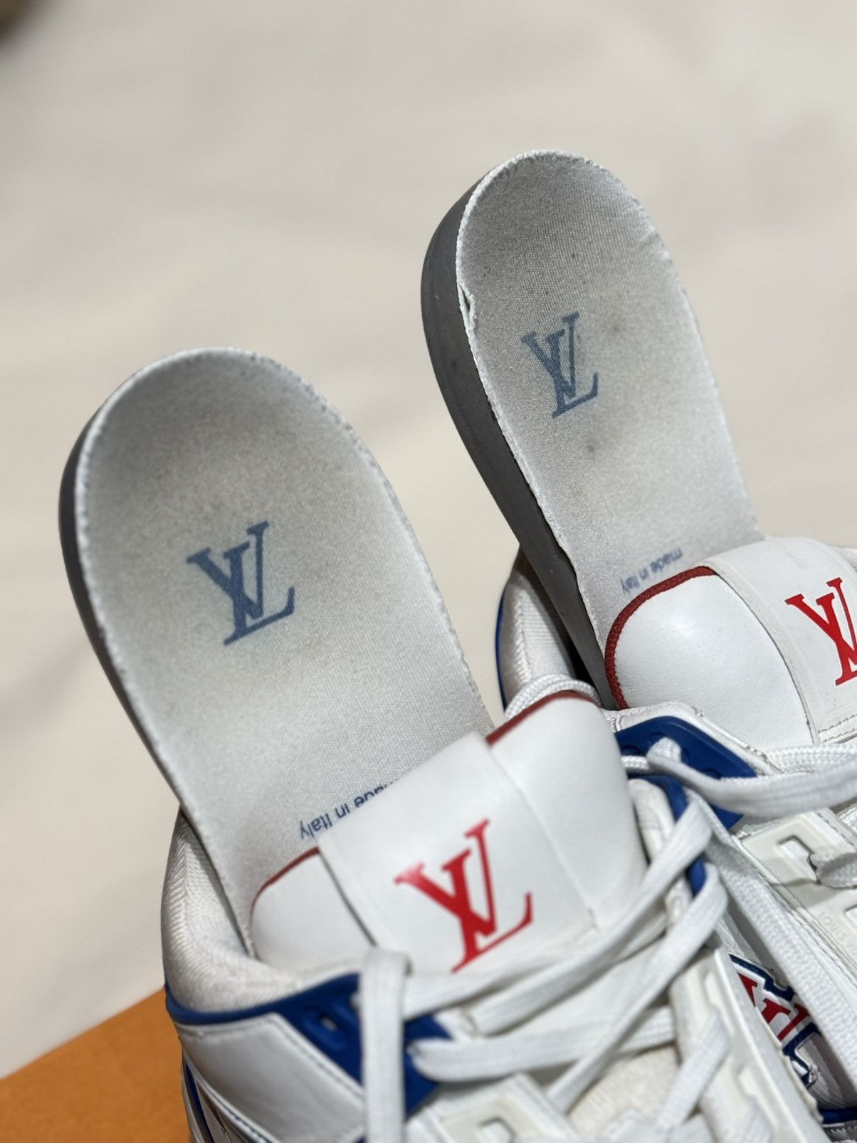 Louis Vuitton SS20 BLUE RED TRAINER LOW WHITE SNEAKERS LOGO MONOGRAM AZUR Size US 9 / EU 42 - 7 Thumbnail