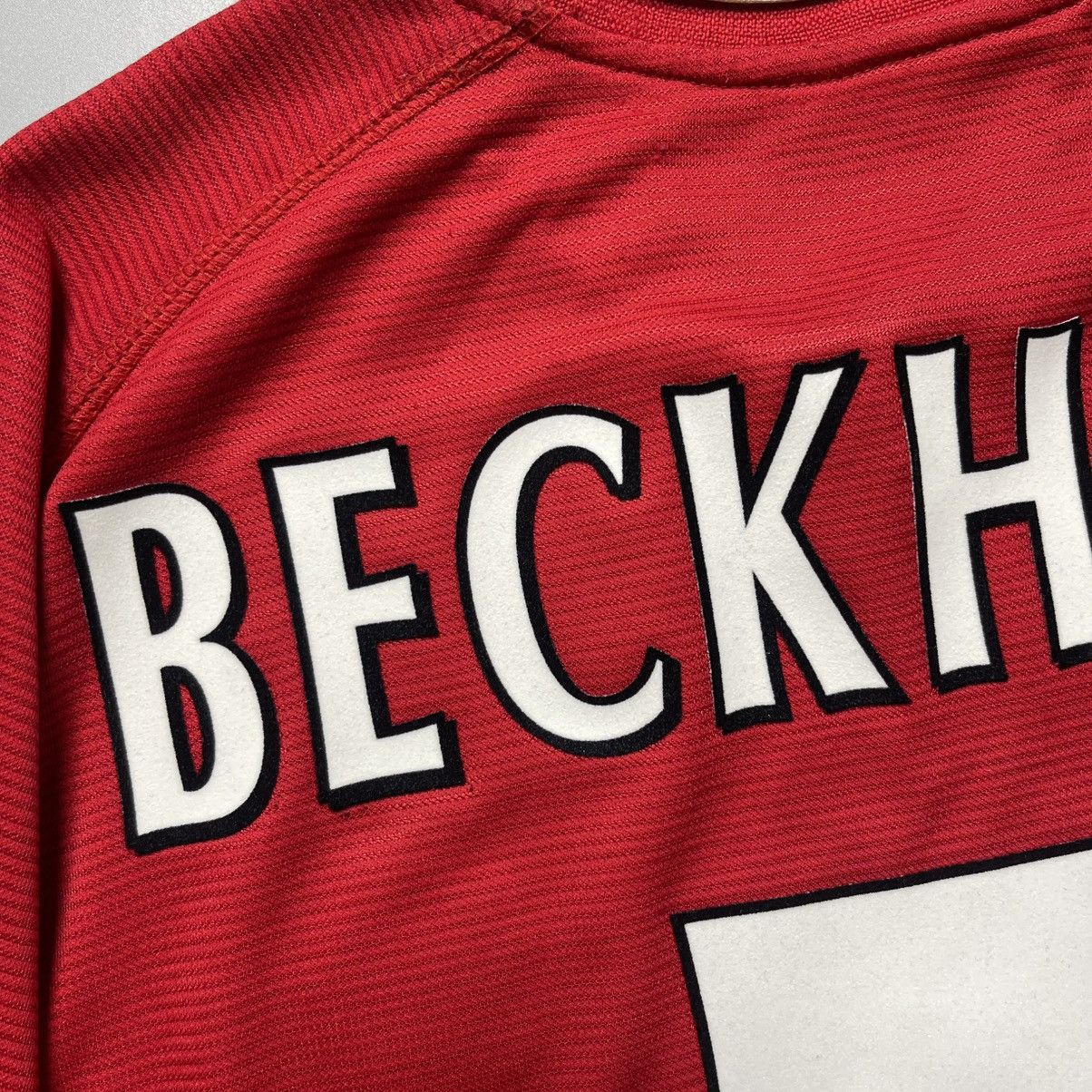 Vintage MAN UNITED UMBRO 2000/2001 FOOTBALL HOME JERSEY #7 BECKHAM Size US M / EU 48-50 / 2 - 13 Thumbnail