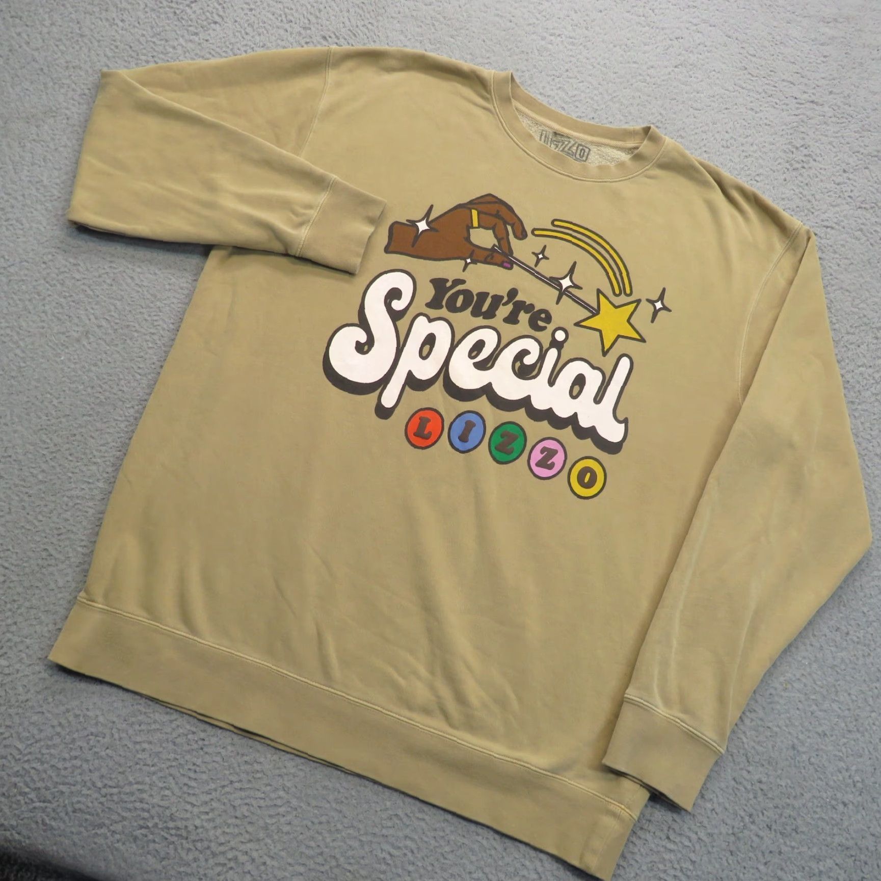 Rizzoli Lizzo Sweater Women 2XL Official Tour Merch Pullover Sweatshirt Concert Beige Crew Neck Long Sleeve Regular Fit Logo Size XXL / US 16-18 / IT 52-54 - 4 Thumbnail