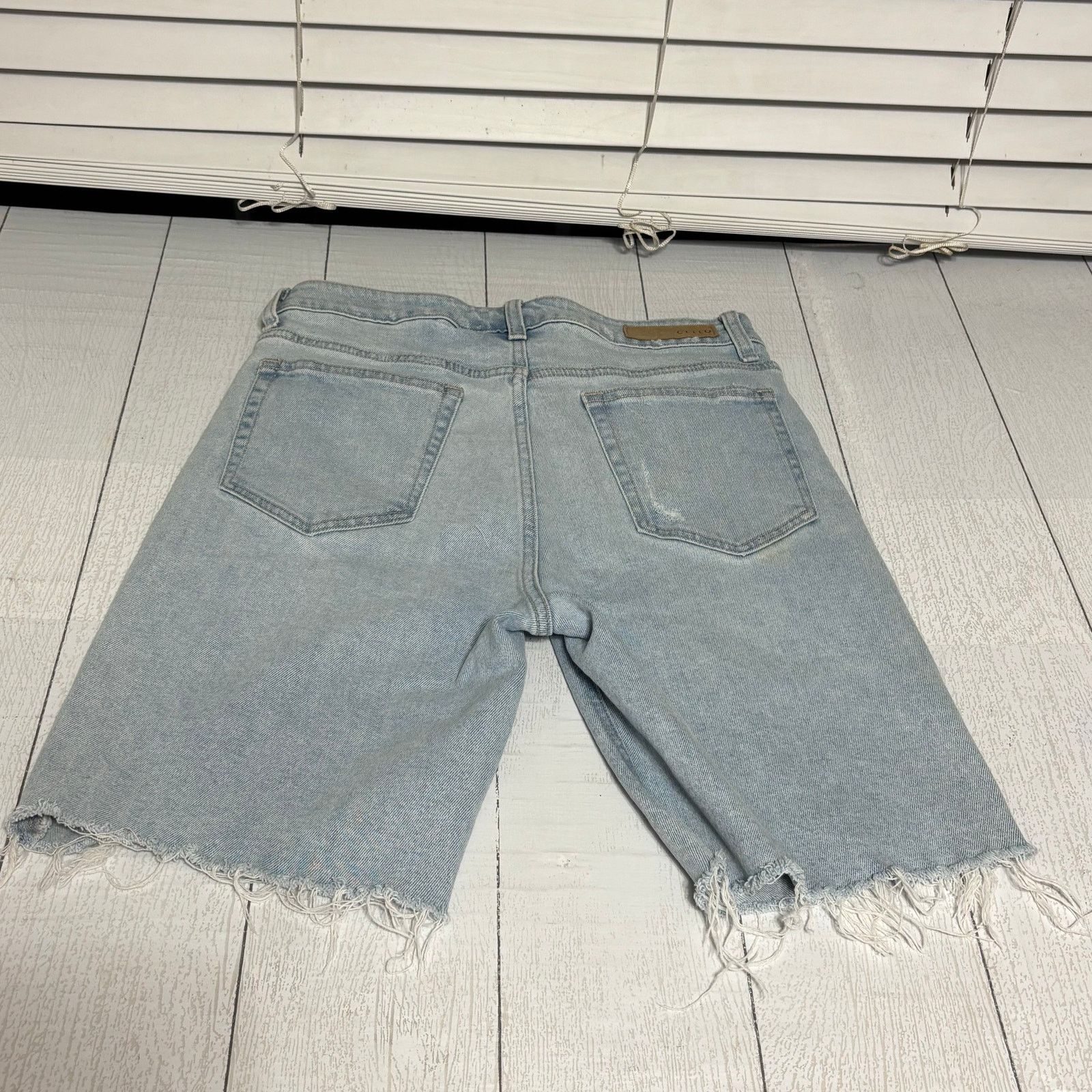 Other Cello Light Wash Distressed Denim Shorts Size Large Size 31" - 12 Thumbnail