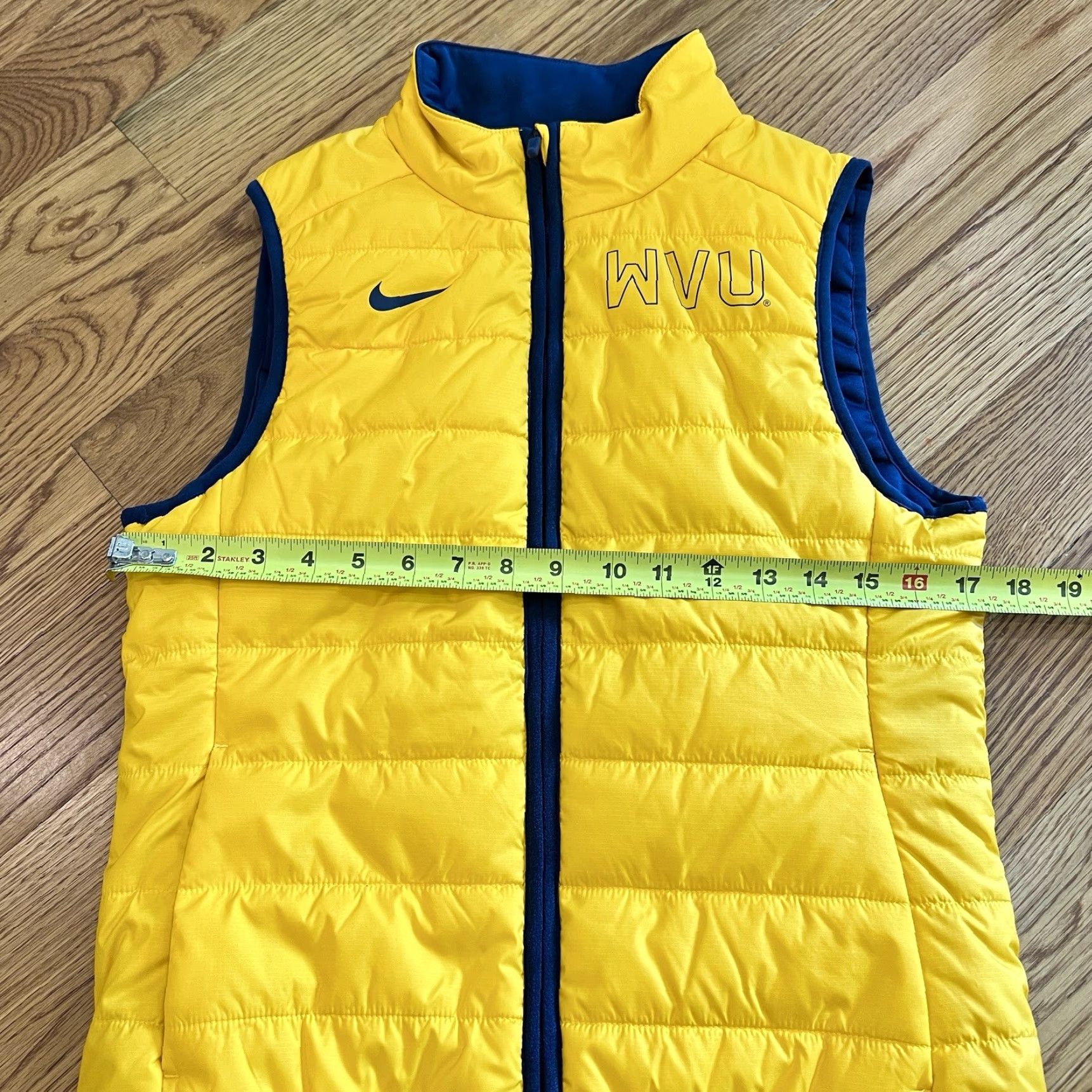 Nike Women's Nike WVU Reversible Puffer Vest Small Yellow Sports Outdoor Casual Size S / US 4 / IT 40 - 7 Thumbnail