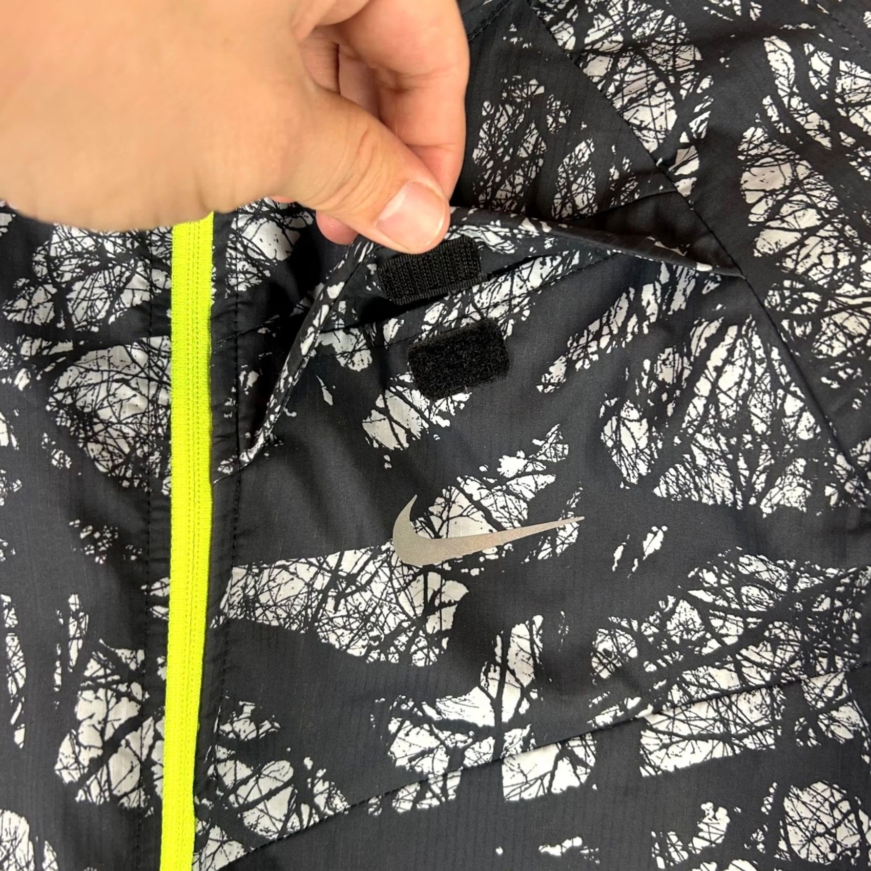 Nike VINTAGE NIKE Womens Black Camo Full Zip Enchanted Impossibly Light Running Jacket Medium Size M / US 6-8 / IT 42-44 - 4 Thumbnail