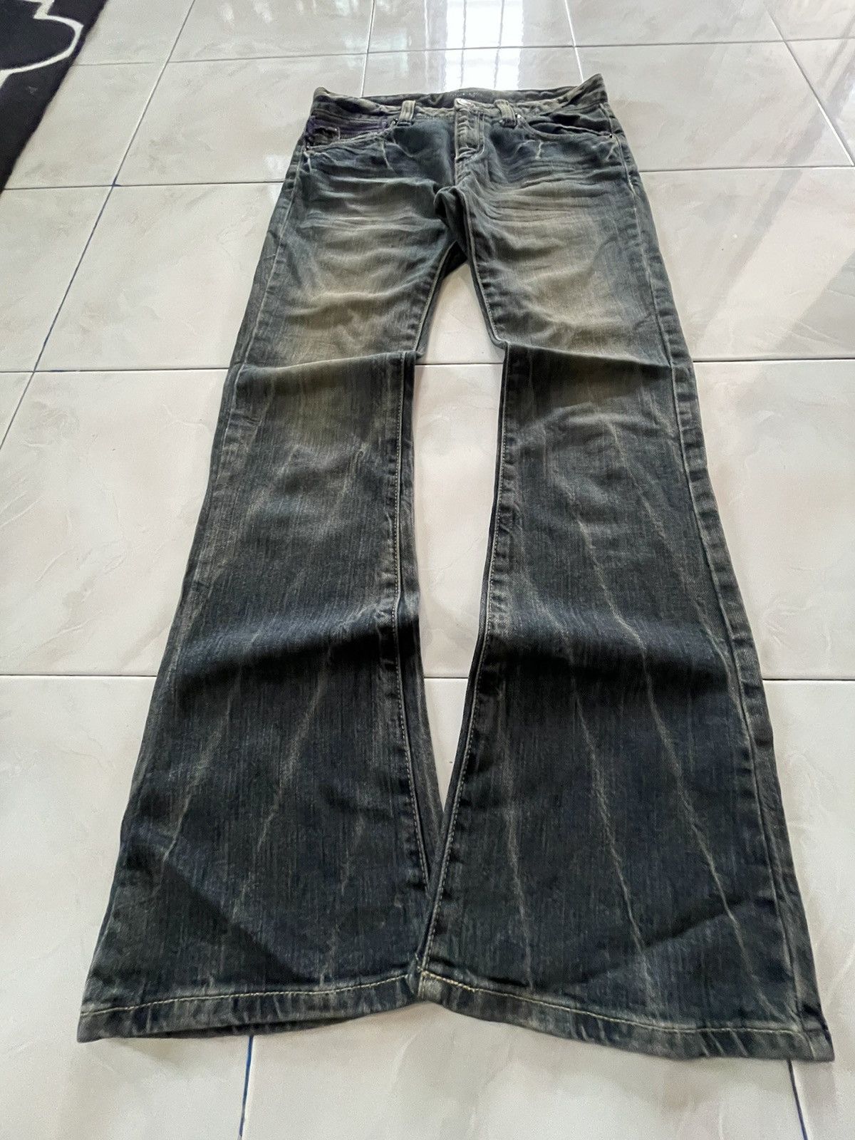 Daily Topics Japan Muddy Wash Flared Buckle Back Jeans