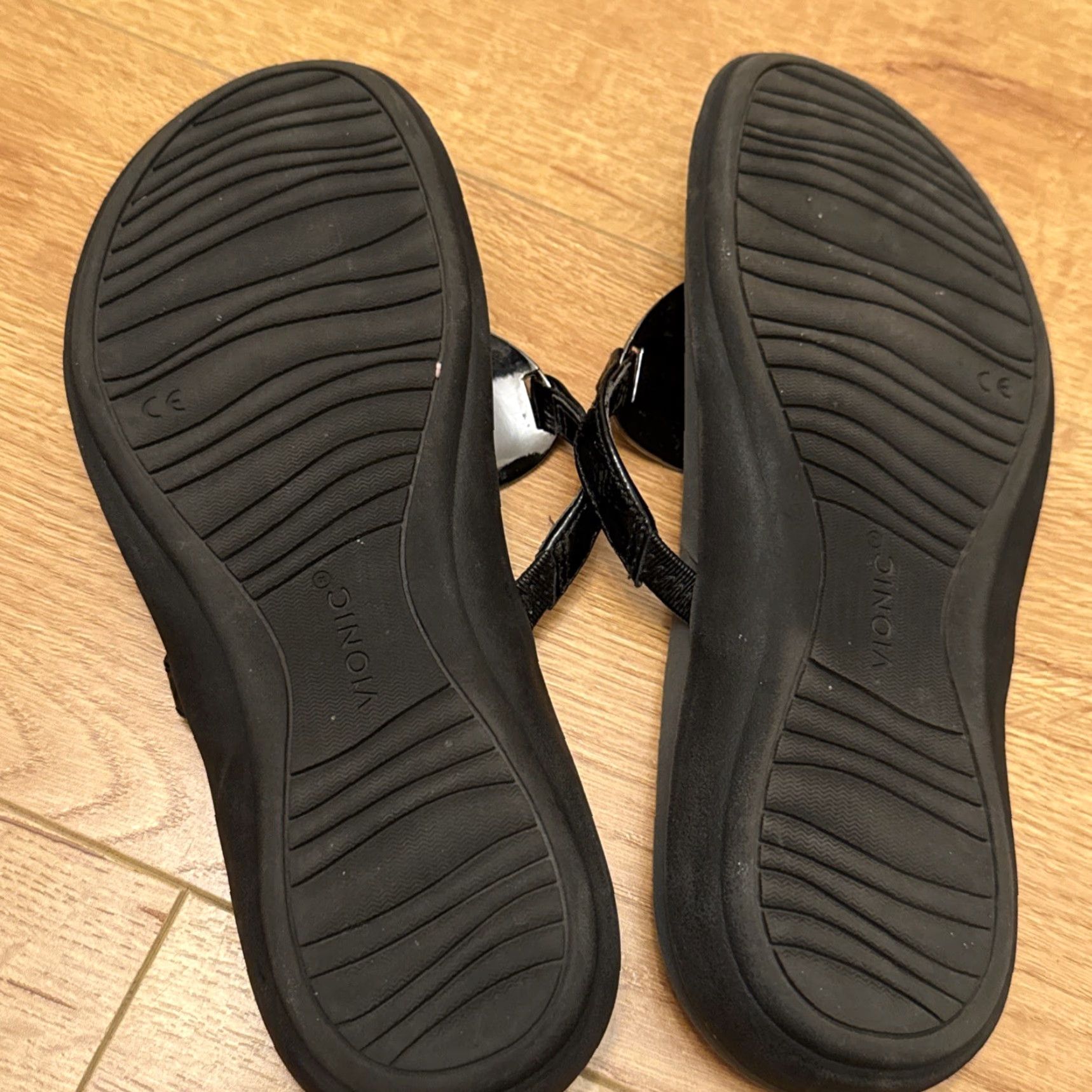 Vionic Vionic Raysa Sandals Thong Metal Toe Post Silver Black Womens 7 Flat Leather Slip On Size US 7 / IT 37 - 7 Thumbnail
