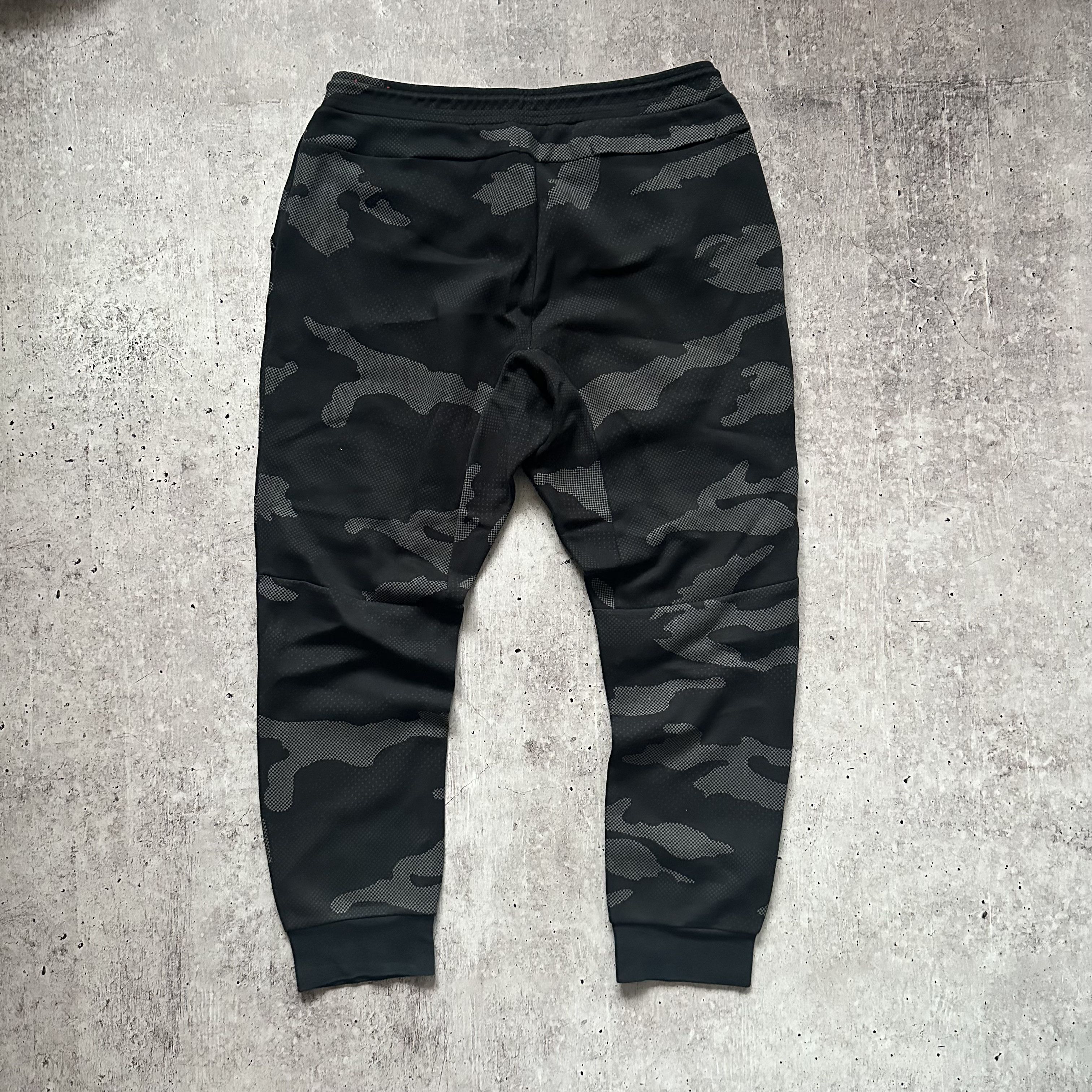 Nike Nike Reflective Black Camo Tech Fleece Pants Joggers Size US 38 / EU 54 - 7 Thumbnail