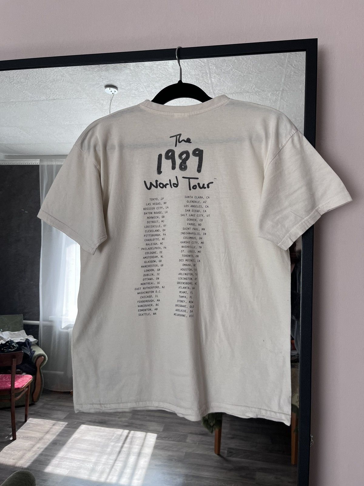 Band Tees Vintage 1989 Taylor Swift world Tour Tee Size US S / EU 44-46 / 1 - 2 Thumbnail