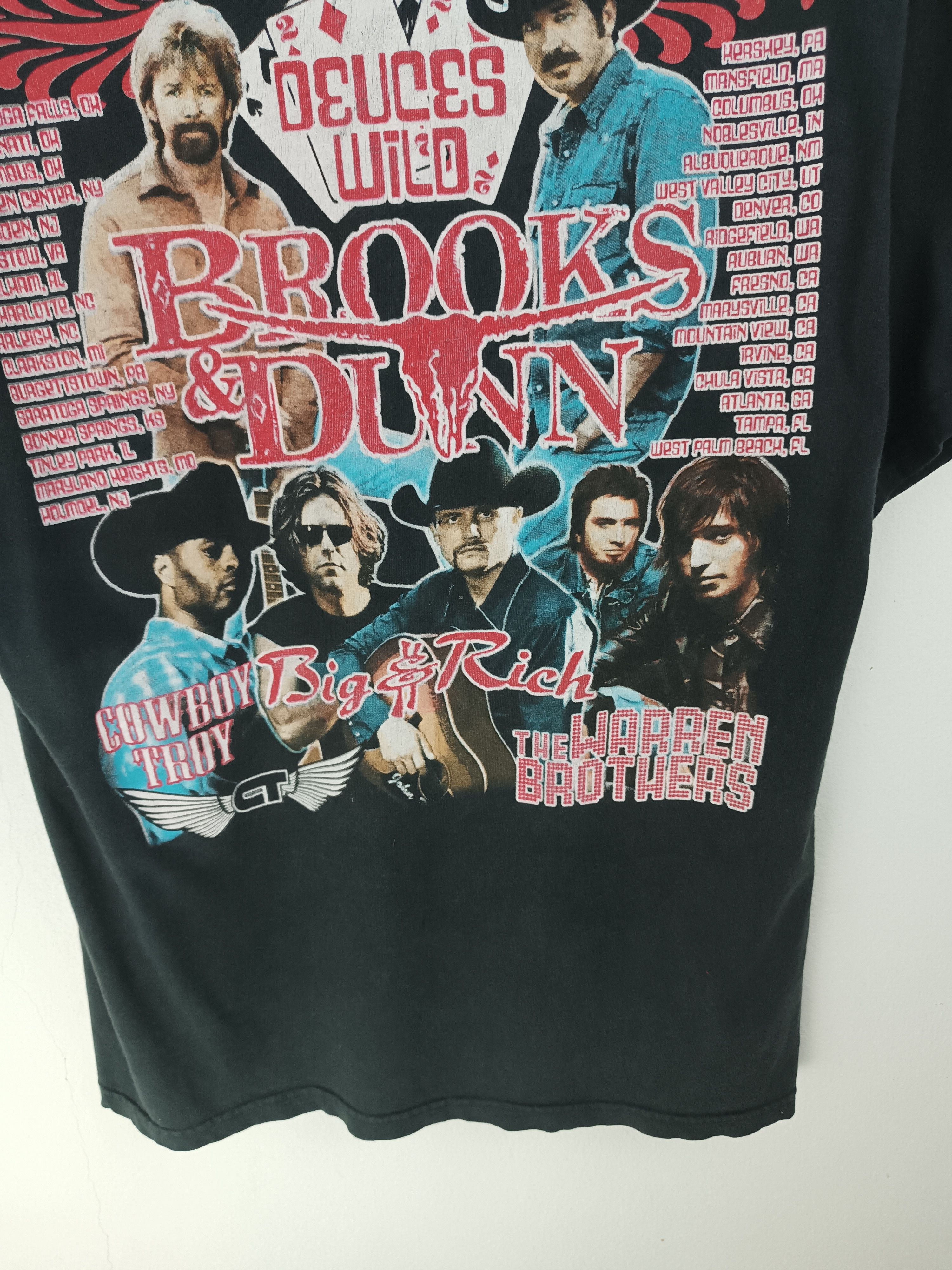 Band Tees VINTAGE 2005 BROOKS & DUNN DEUCES WILD TOUR cowboy country Size US L / EU 52-54 / 3 - 14 Thumbnail