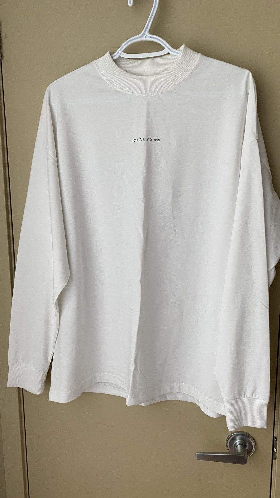 1017 ALYX 9SM 1017 ALYX 9SM Longsleeve White Size Medium Size US M / EU 48-50 / 2 - 1 Thumbnail