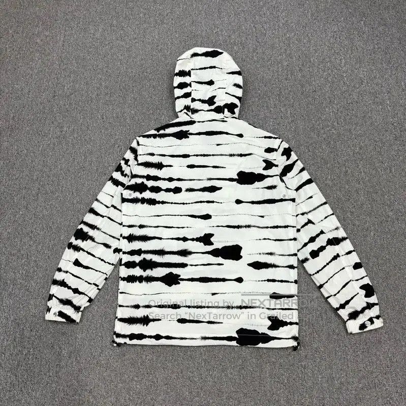 Burberry Burberry Hooded Jacket in Multicolor. Size US XXS / EU 40 - 2 Thumbnail