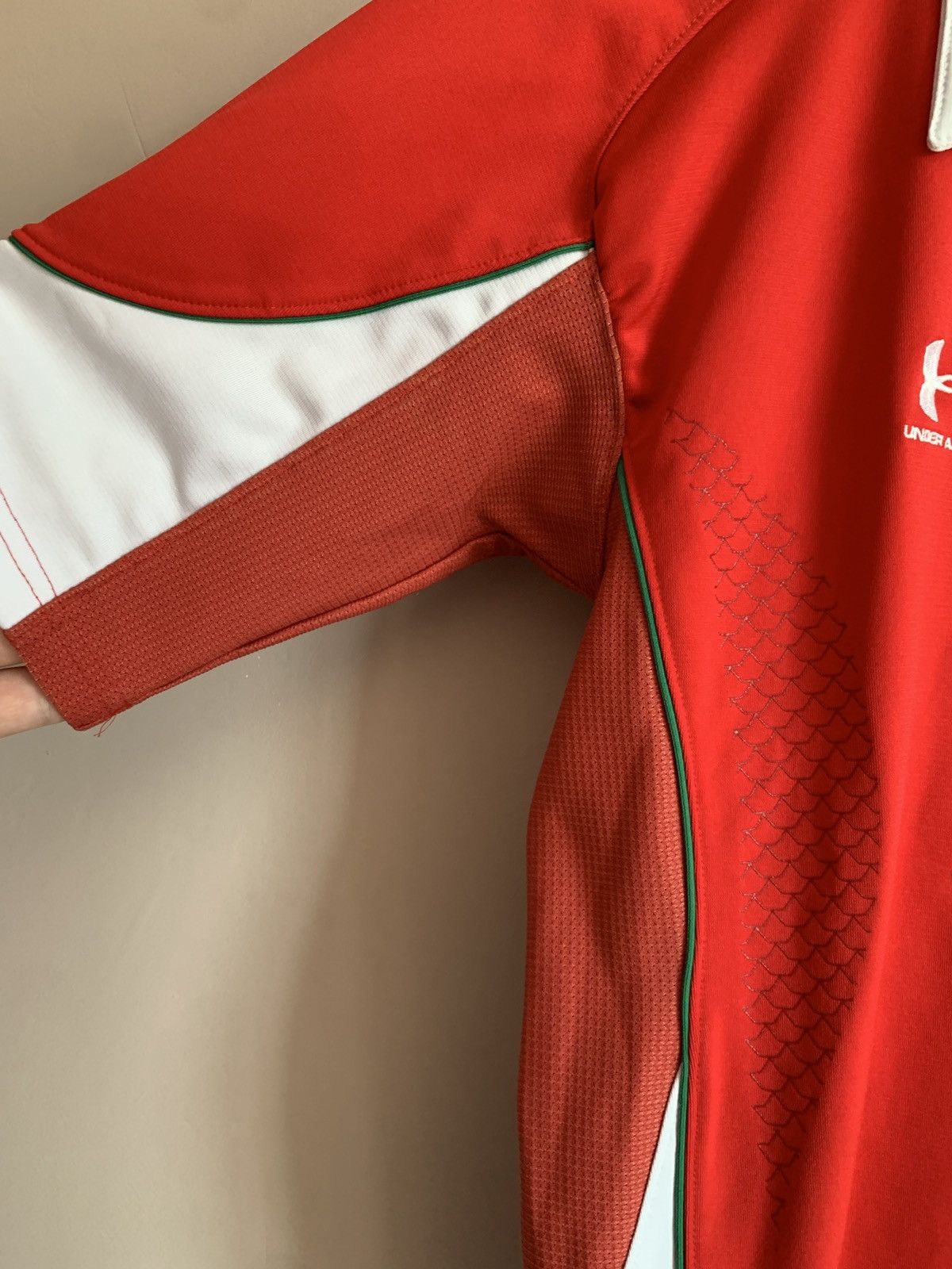 Under Armour Wales 2008 Home Rugby Union Shirt Under Armour Jersey Sz S Size US S / EU 44-46 / 1 - 6 Thumbnail