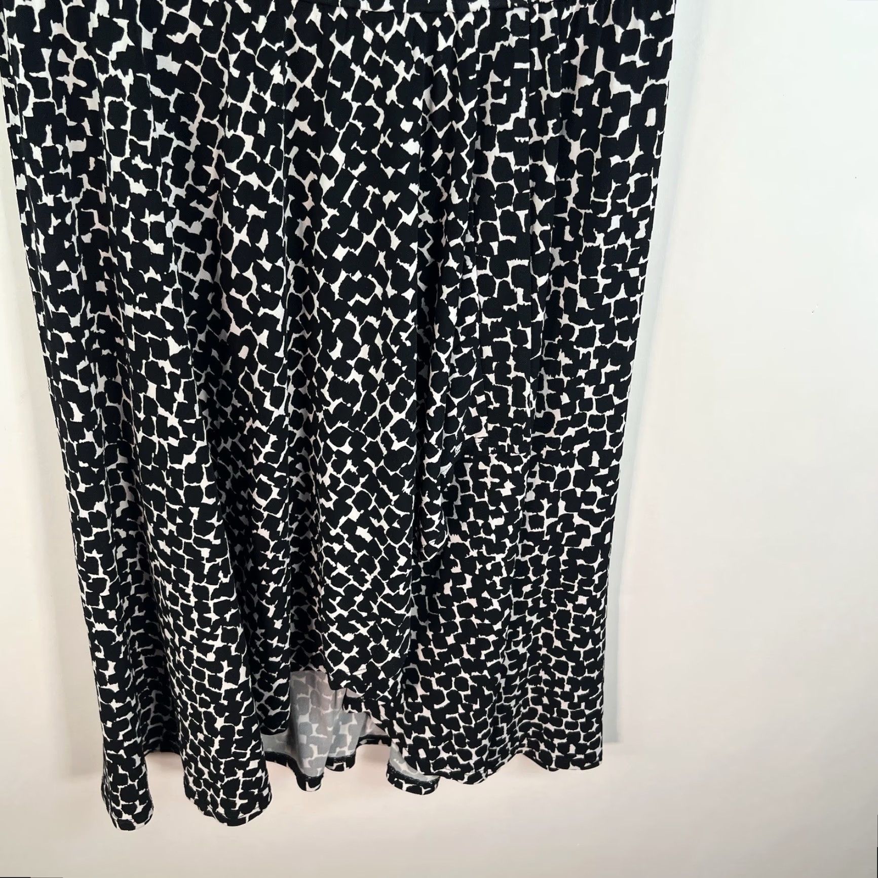 Bcbgmaxazria BCBG Maxazaria Animal Print Wrap Open Dress Women’s M Black-And-White NWT Size M / US 6-8 / IT 42-44 - 5 Thumbnail