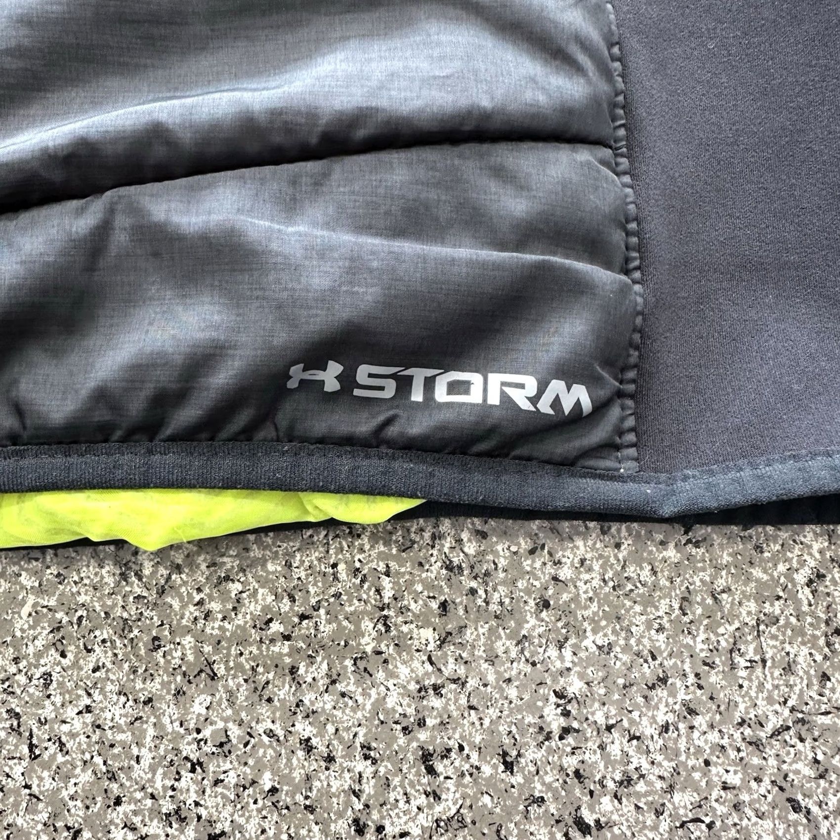 Under Armour VINTAGE Under Armour Vest Mens L UA Storm Hybrid Puffer Primaloft Black Volt Size US L / EU 52-54 / 3 - 7 Thumbnail