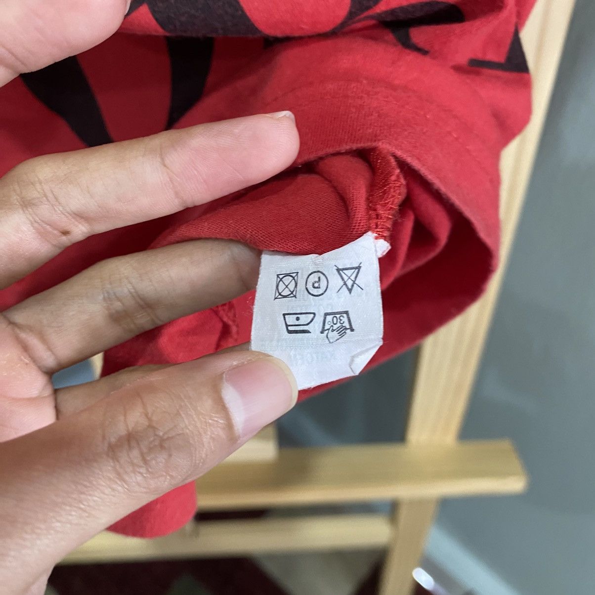 Versace Vintage 90s Versace Sport Spell-Out Logo T-Shirt - Red Size US L / EU 52-54 / 3 - 11 Thumbnail