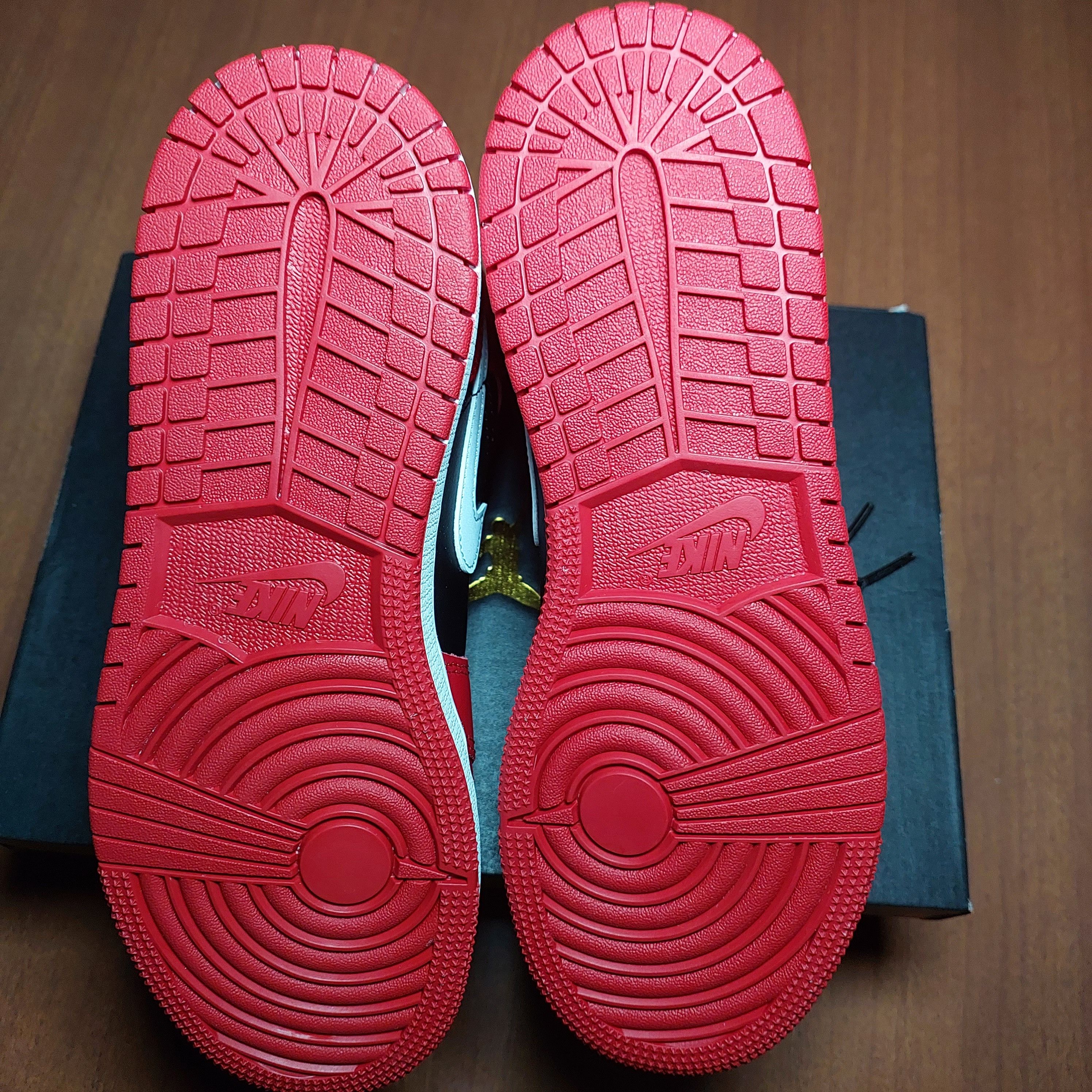Jordan Brand Air Jordan 1 Mid Gym Red 6Y (GS) (Good Condition) Size US 6 / EU 39 - 4 Thumbnail