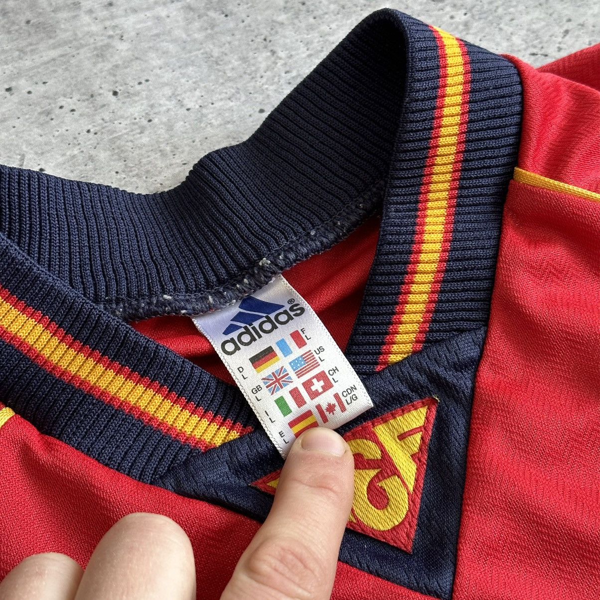 Vintage Vintage Adidas Spain 1998 Home Football Shirt Soccer Jersey Size US L / EU 52-54 / 3 - 10 Thumbnail