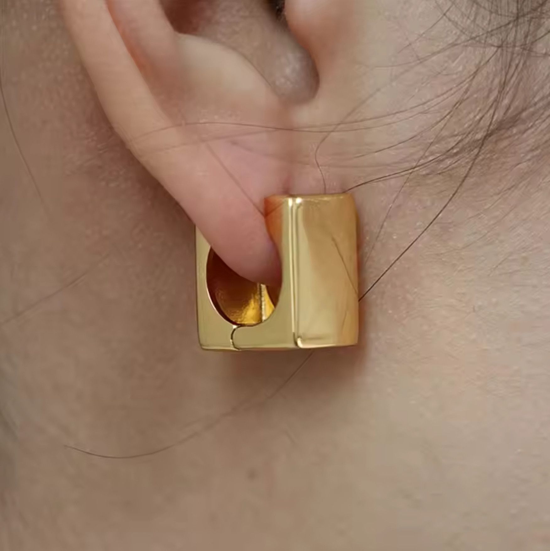 Jewelry Minimalist Hoop Simple Square Geometric Earrings Size ONE SIZE - 1 Thumbnail