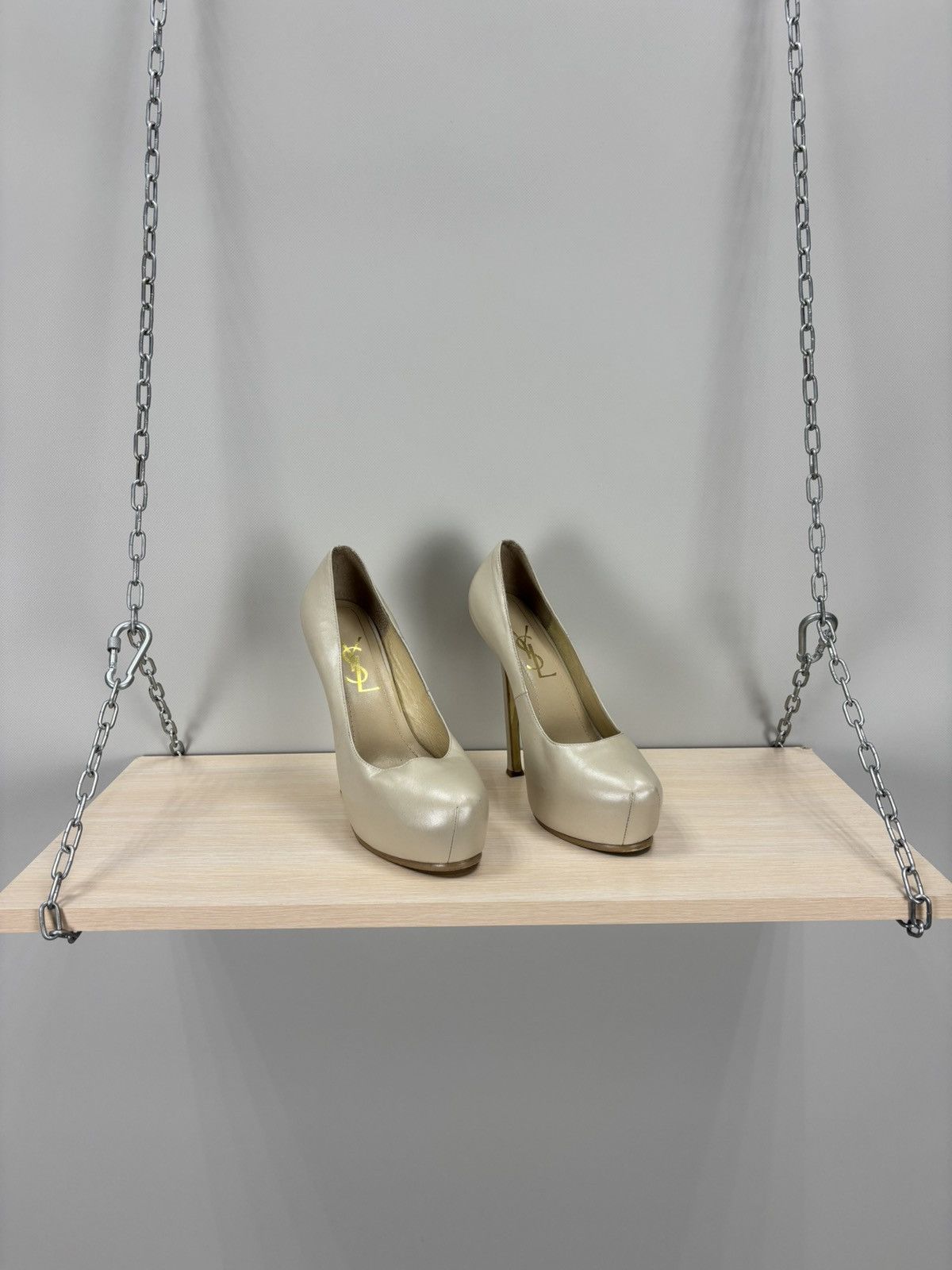 Womens heels Yves Saint Laurent Size 39 Color Beige