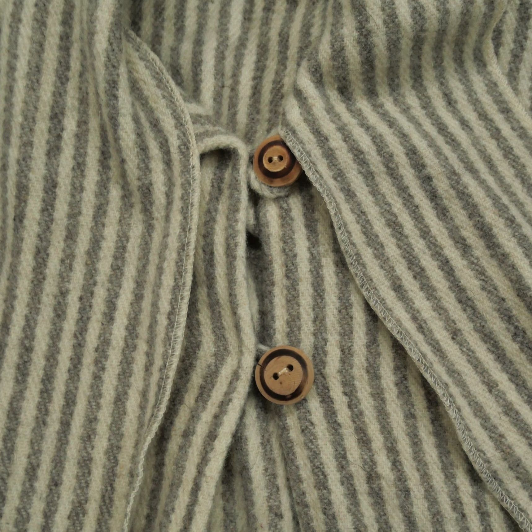 Vintage Artesanias Poncho Womens Adult Grey Tan Built In Scarf Wool Made In Mexico FR Size ONE SIZE - 2 Thumbnail