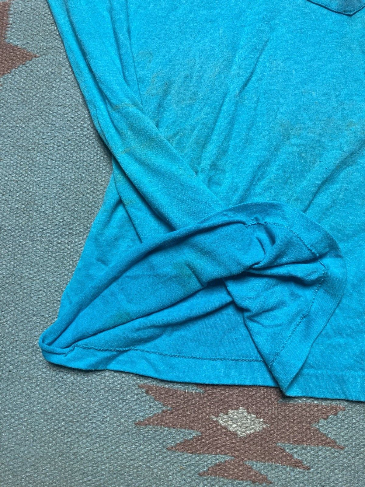 Vintage Vintage 80s pocket t shirt blank teal blue worn soft medium Size US M / EU 48-50 / 2 - 2 Thumbnail