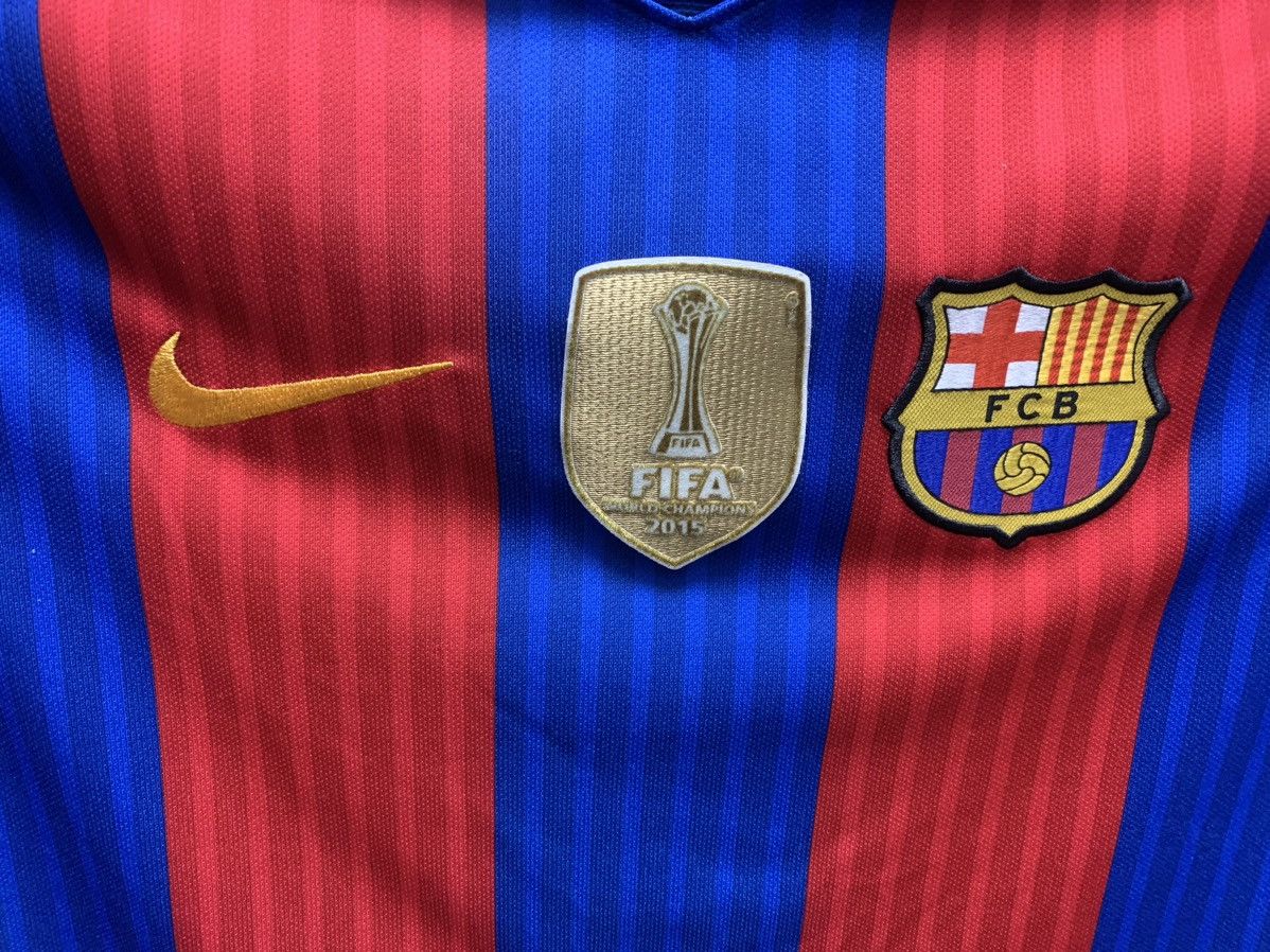 Nike Barcelona Nike soccer jersey world championship 2015 M size Size US M / EU 48-50 / 2 - 5 Thumbnail
