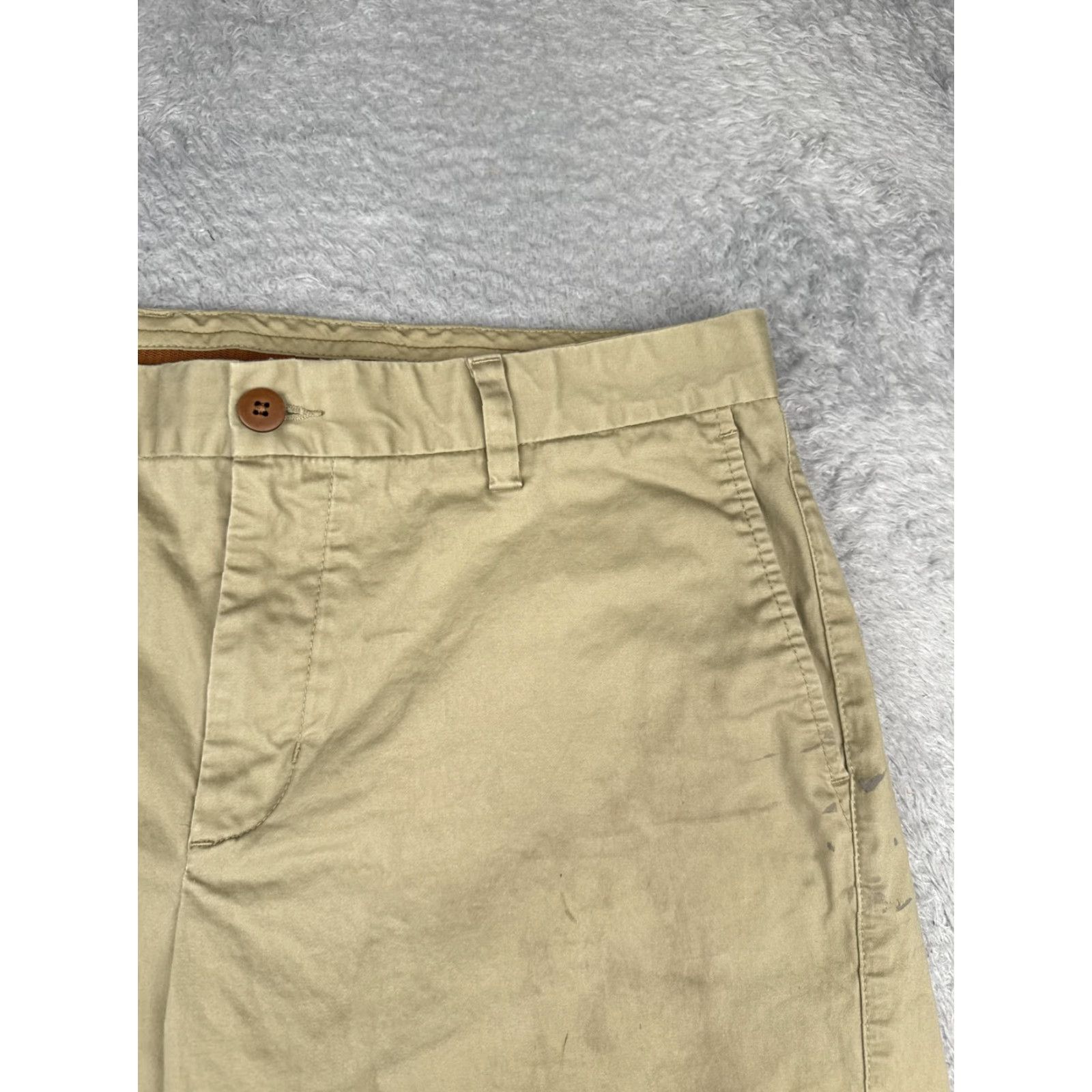 Tommy Bahama Tommy Bahama Shorts Mens 36 Chino Flat Front Zip Fly Casual Beige Paint Stains Size US 36 / EU 52 - 5 Thumbnail