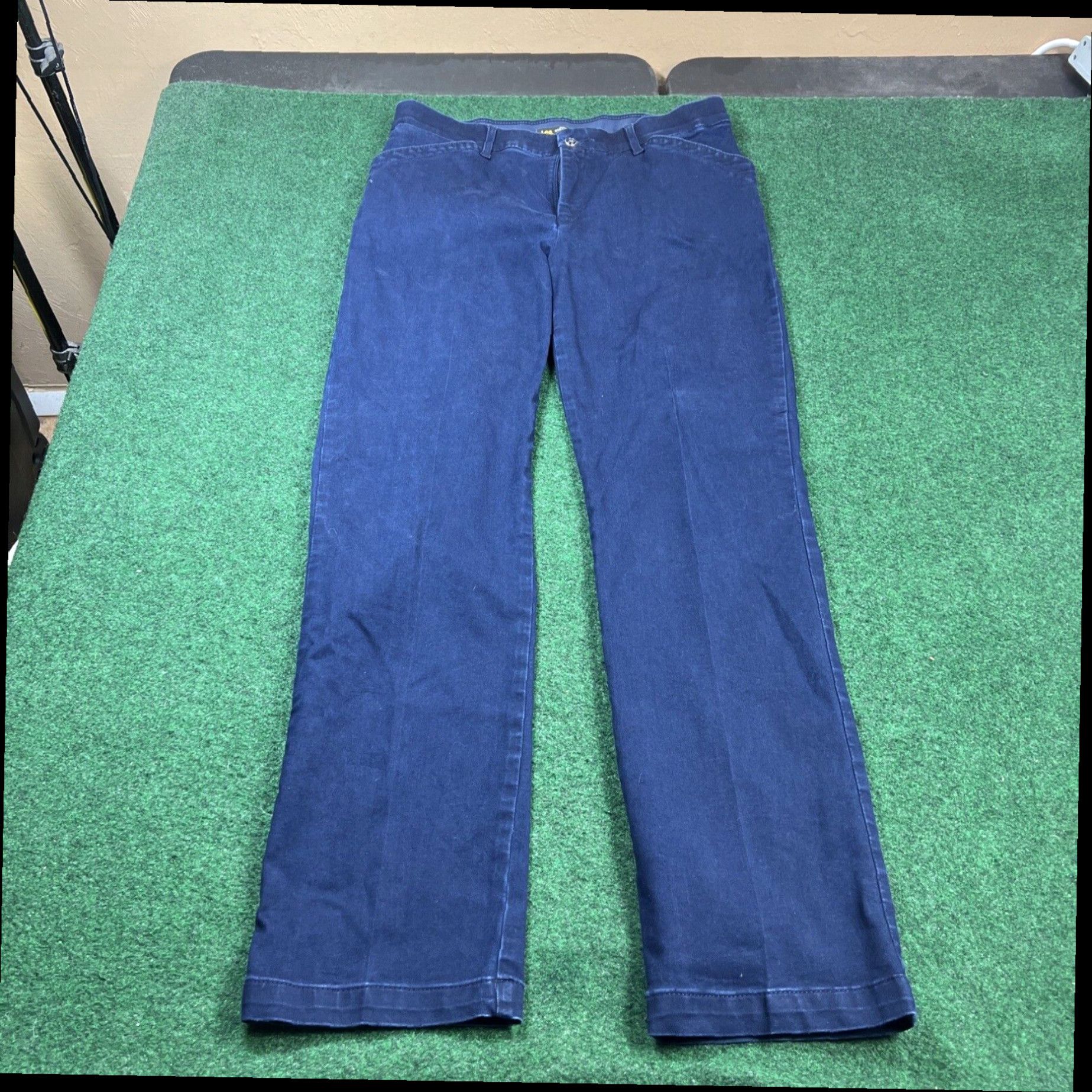 Lee Lee Jeans 10 Medium Blue Regular Fit Straight Leg Mid Rise Flex Motion Womens Size 32" / US 10 / IT 46 - 1 Thumbnail