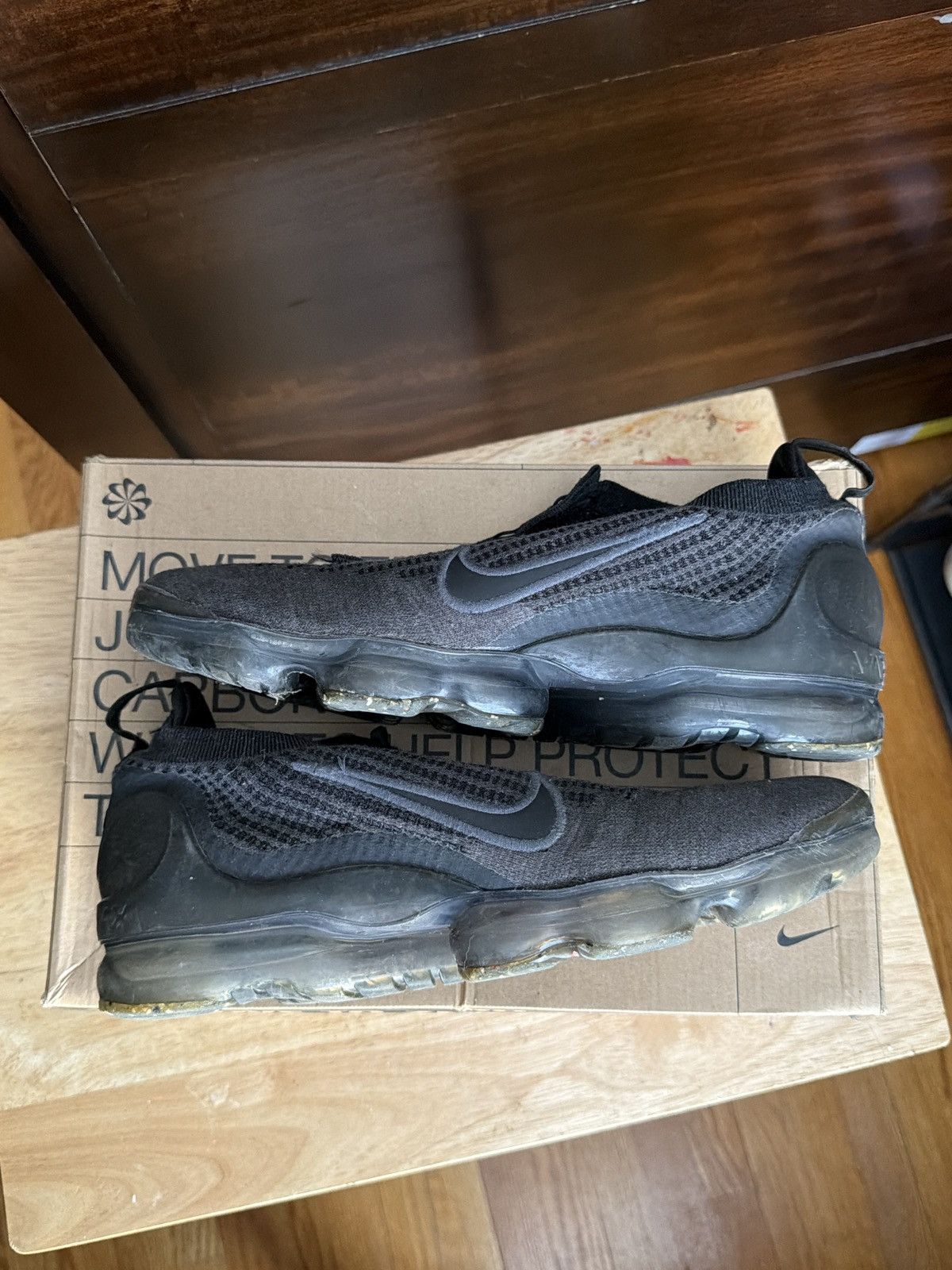 Nike Nike Air VaporMax 2021 Flyknit Triple Black Size US 10 / EU 43 - 2 Thumbnail