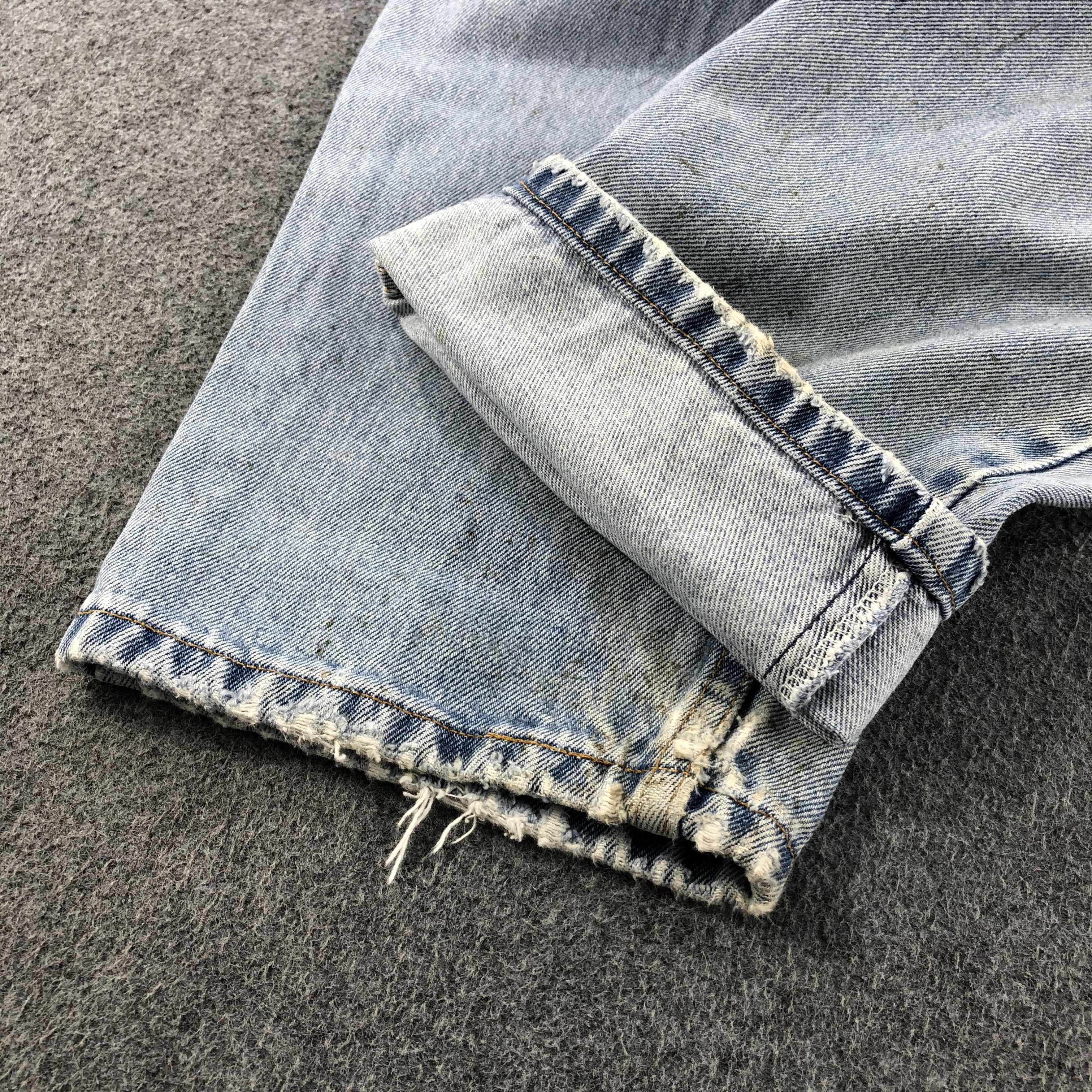 Levi's Vintage 90s Light Wash Levis 560 Jeans- J1303 Size US 35 - 7 Thumbnail