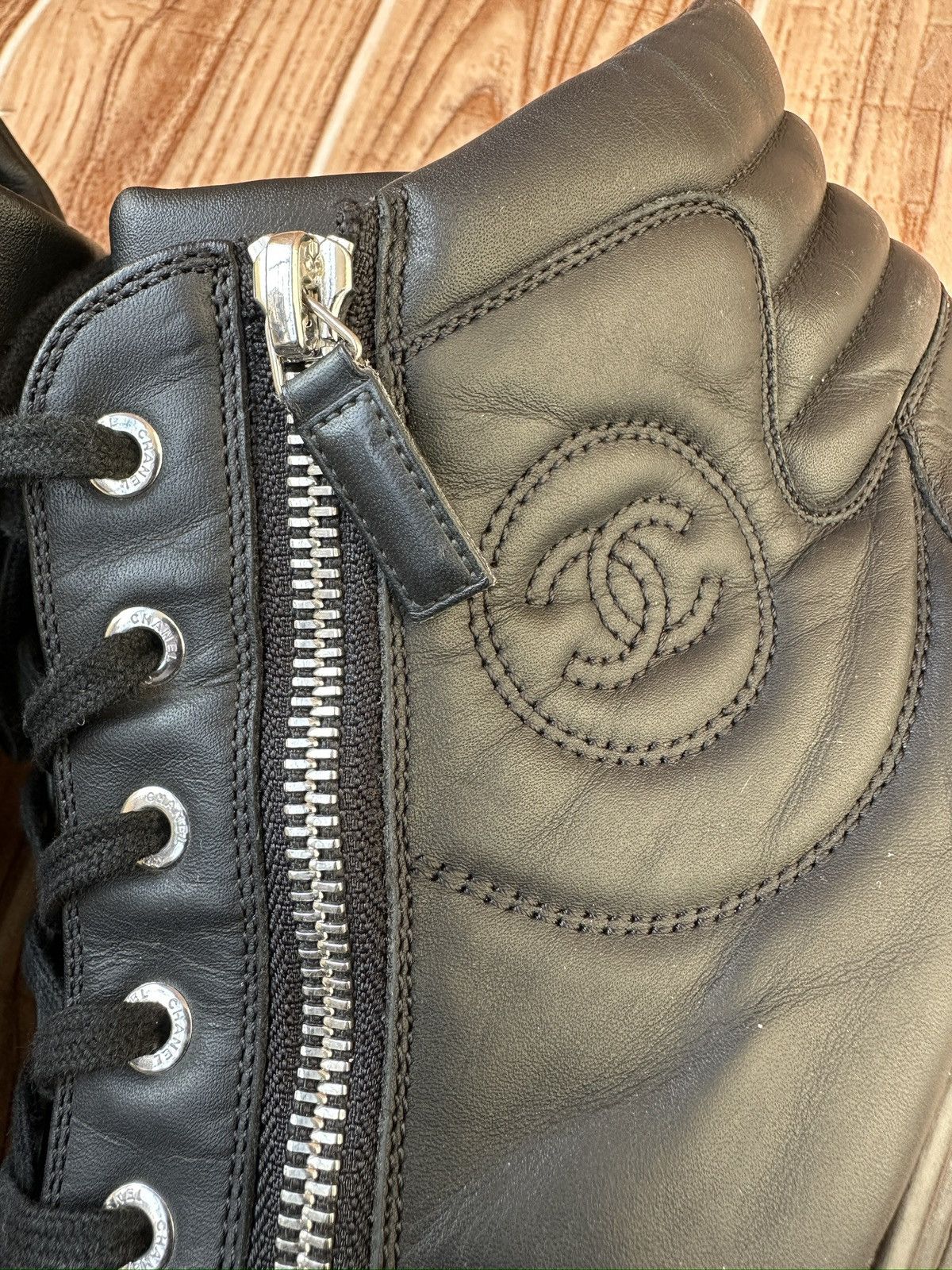 Chanel Chanel CC Vintage Leather Hightop Sneakers Size US 11 / EU 44 - 7 Thumbnail