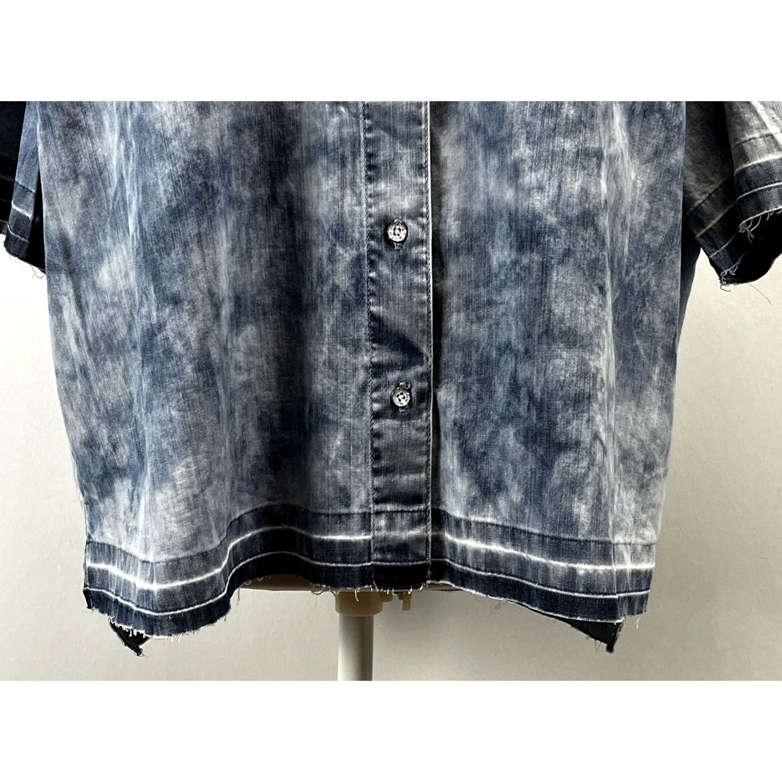 True Religion True Religion Boxy Button Up Shirt Womens L Chambray Denim Blue Short Sleeve Collar Button Size L / US 10 / IT 46 - 6 Thumbnail