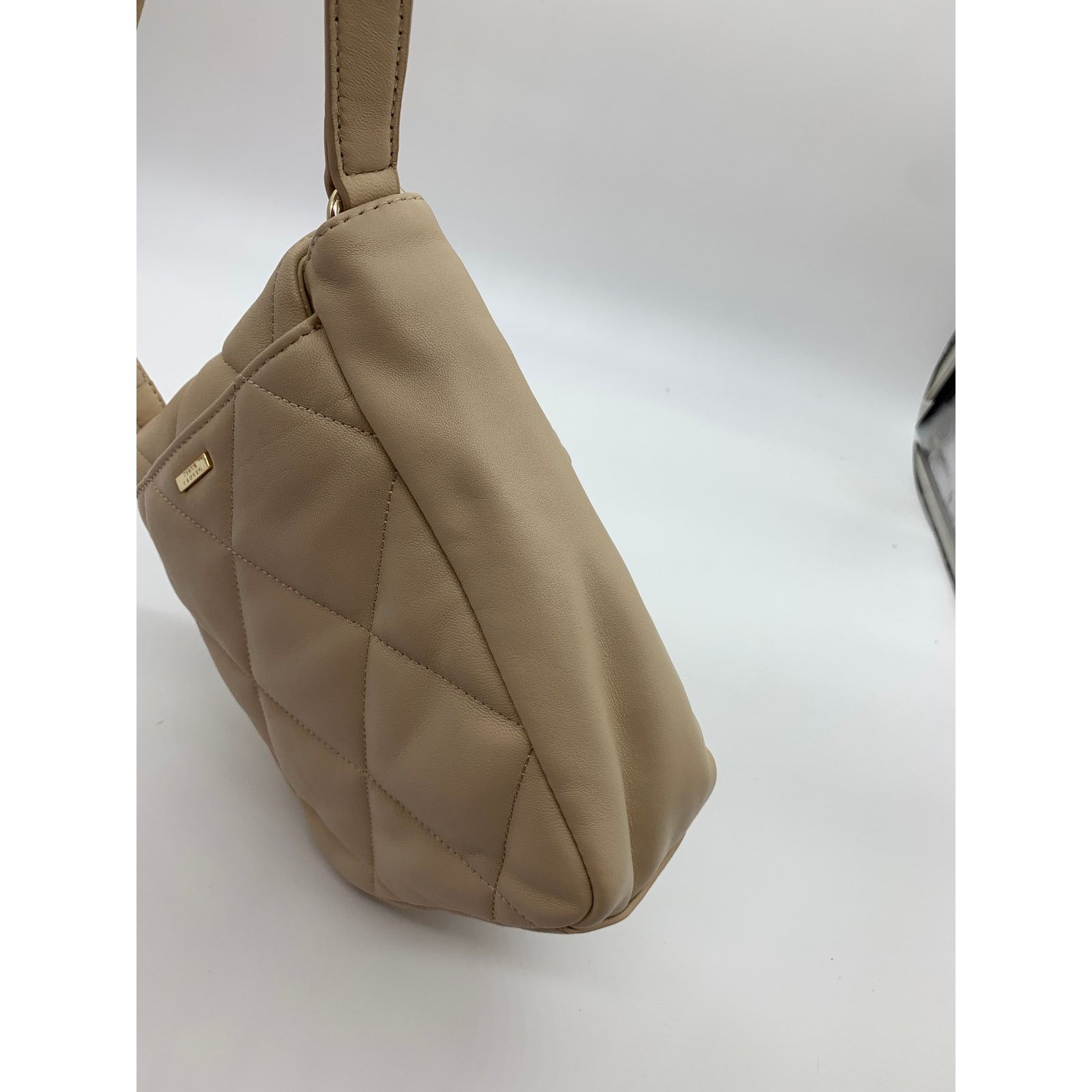 Vince Camuto Vince Camuto Quilted Leather Crossbody Doty Womens Purse Size ONE SIZE - 9 Thumbnail