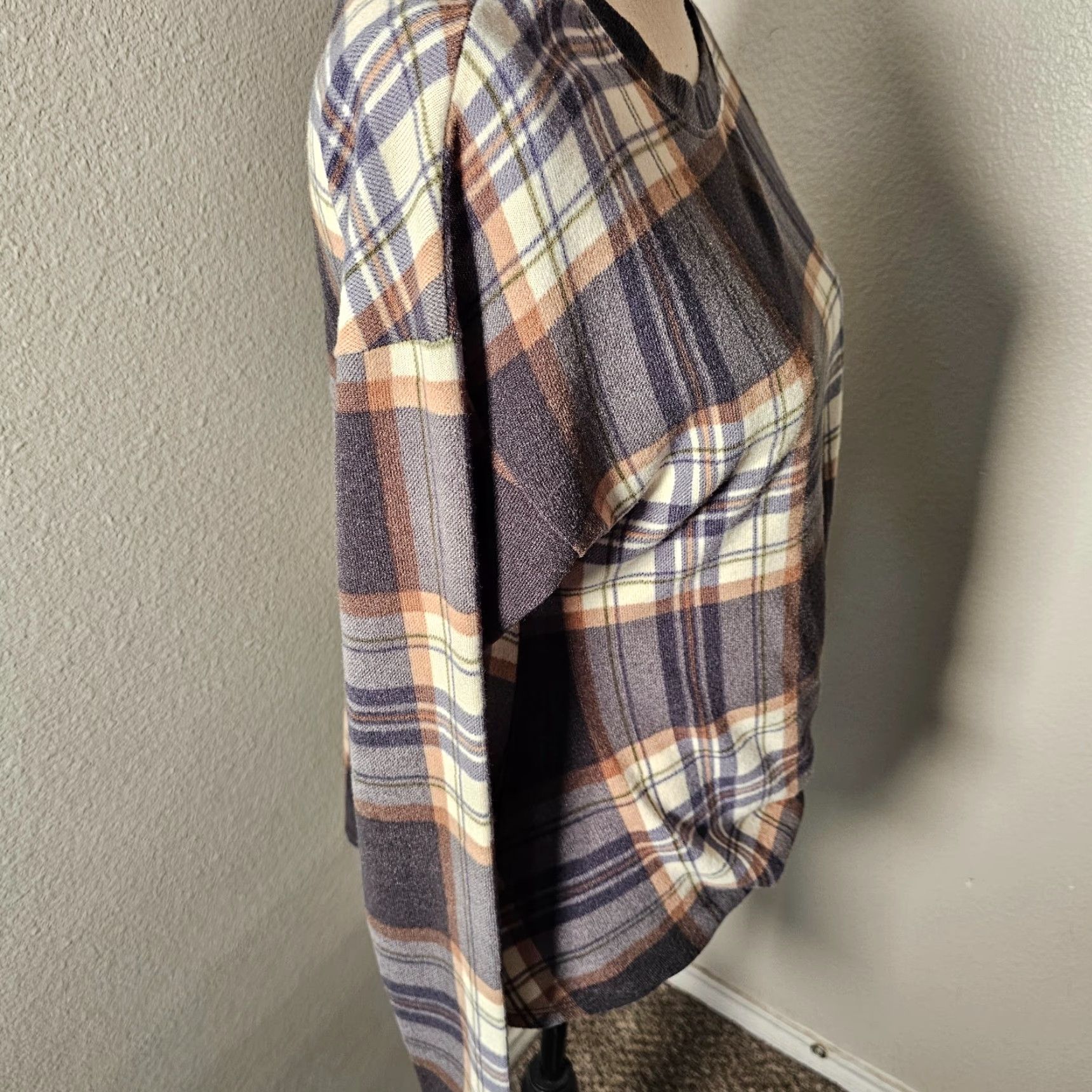 Vintage TRU SELF Women's Blouse Size S Cozy Soft Brown Plaid Long Sleeve Round Neck Classic Designer Size S / US 4 / IT 40 - 4 Thumbnail