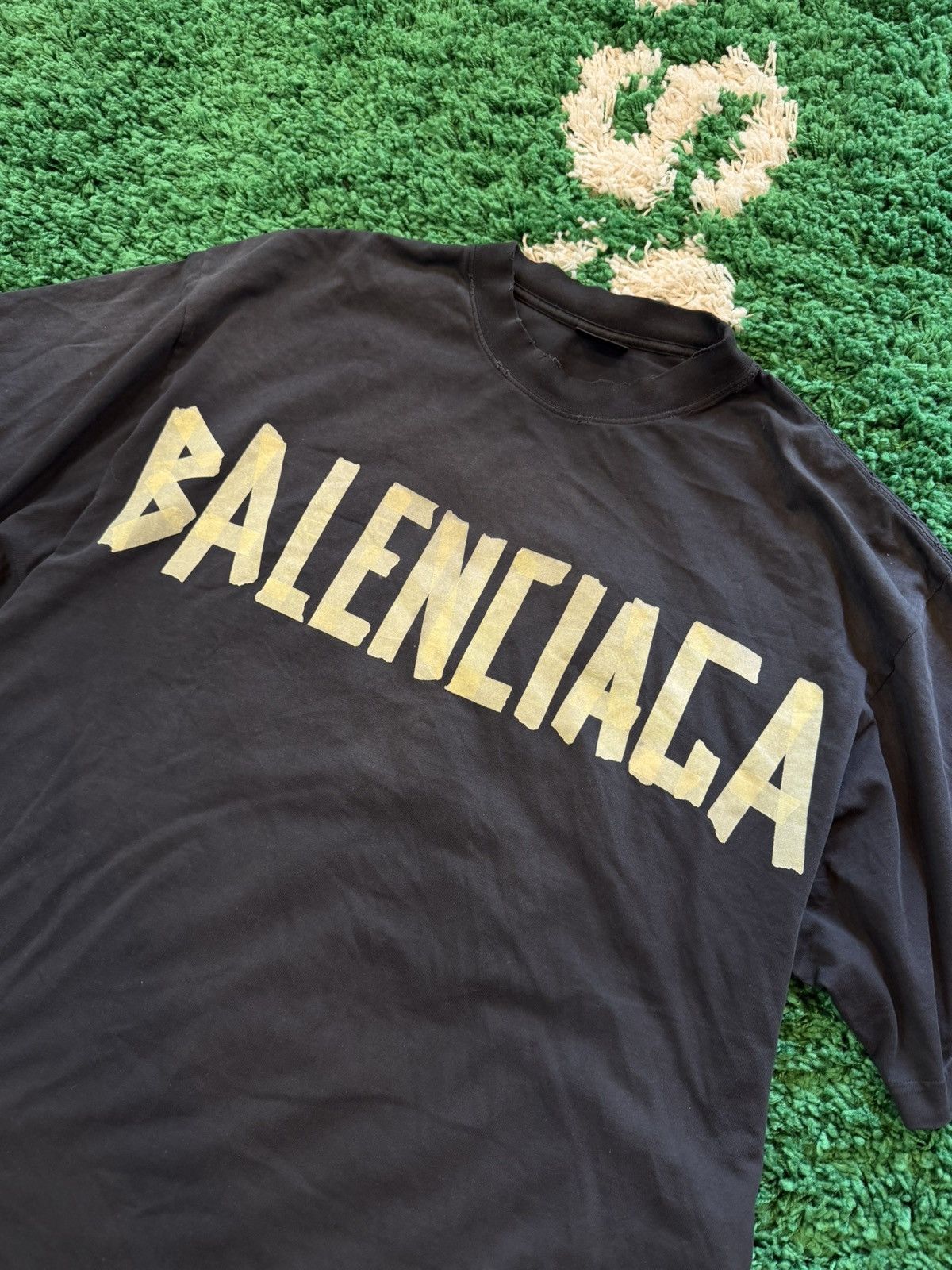 Balenciaga Balenciaga Tape Logo Tee Black Size XL Size US XL / EU 56 / 4 - 2 Thumbnail