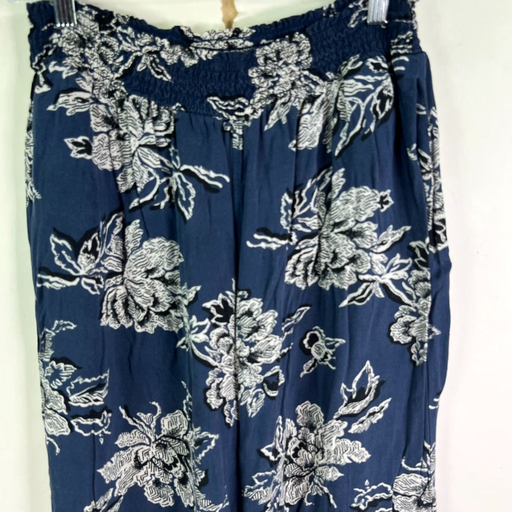 Abercrombie & Fitch VINTAGE? No — Abercrombie & Fitch Oceanside Floral Pants Women Flared Paperbag High Rise Elastic Waist Pockets Blue L Floral Beach Bohemian 90s? Size ONE SIZE - 2 Thumbnail