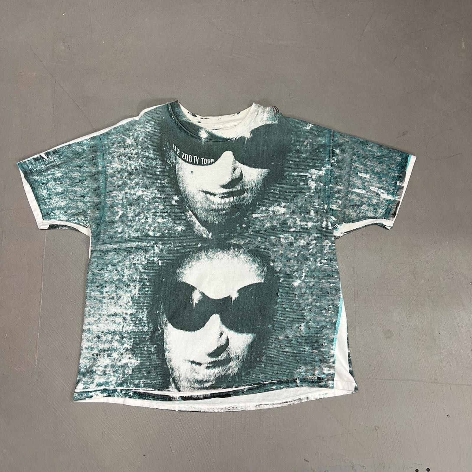 Vintage Vintage 90s Mosquito Head AOP U2 Zoo TV Tour Tee Size US XXL / EU 58 / 5 - 1 Thumbnail