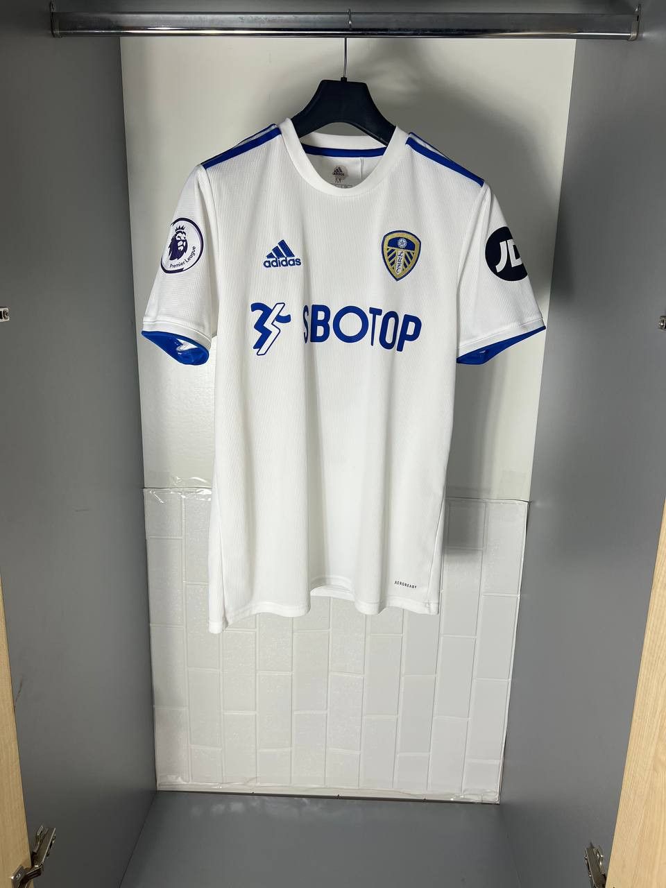 Vintage VERY RARE ADIDAS FC LEEDS UNITED ENGLAND SOCCER JERSEY RETRO Size US M / EU 48-50 / 2 - 4 Thumbnail