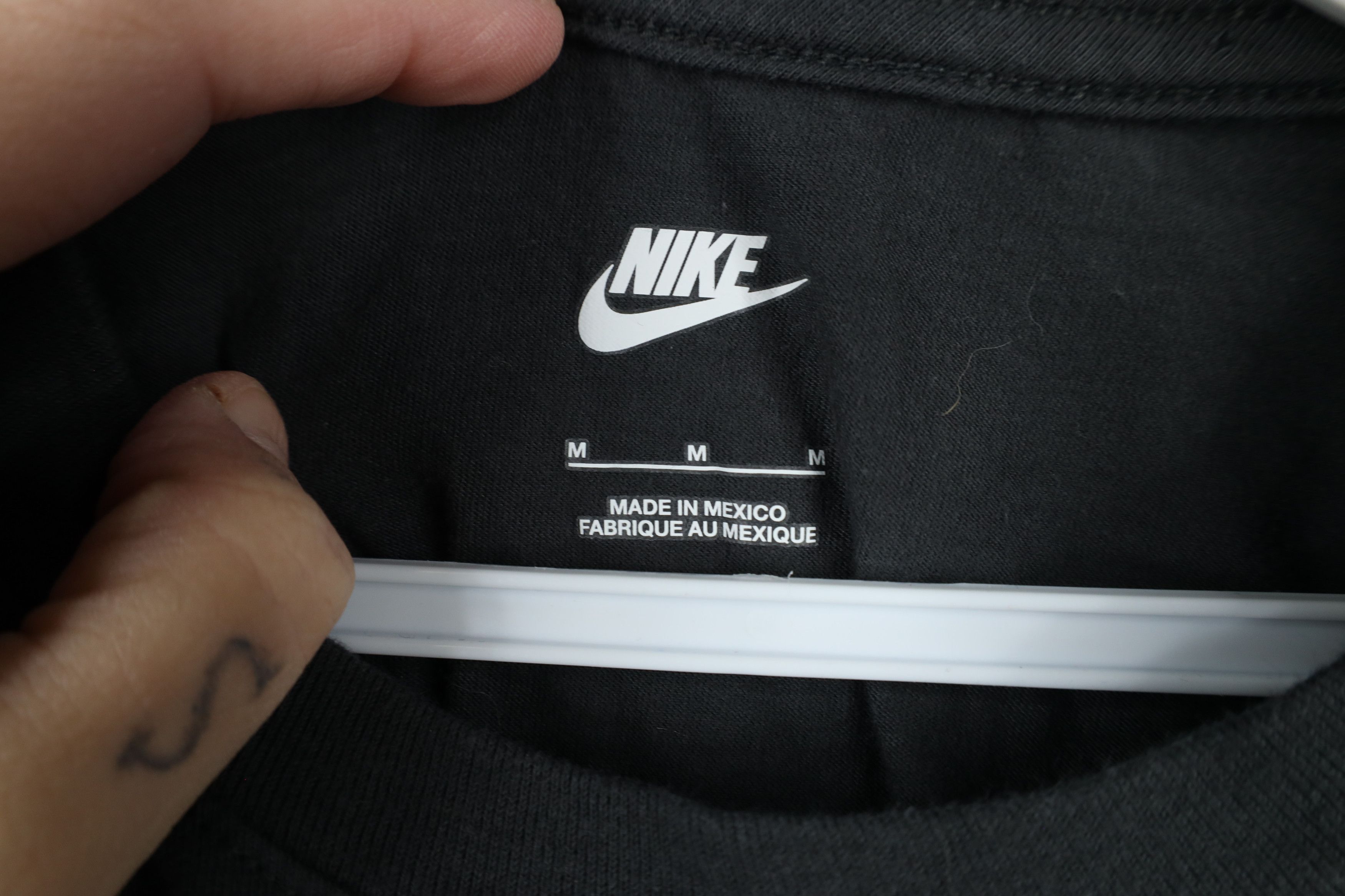 Nike × Vintage Nike Faded Swoosh Happy Holidays Christmas T-Shirt Gray Size US M / EU 48-50 / 2 - 8 Thumbnail