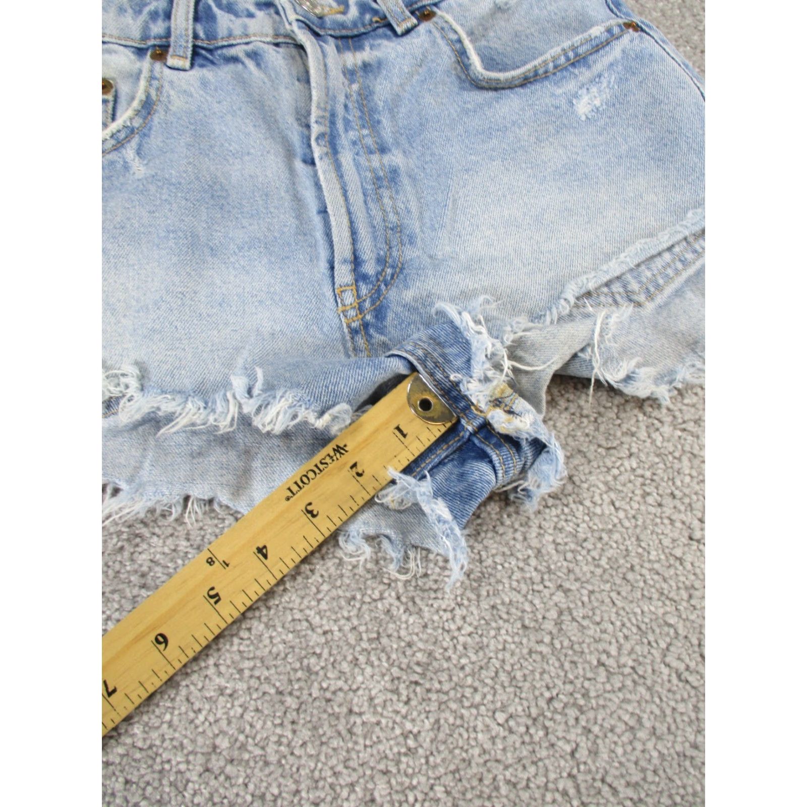Zara VINTAGE Zara Shorts Womens 4 Light Wash Denim Cut Offs Size 27" / US 4 / IT 40 - 3 Thumbnail