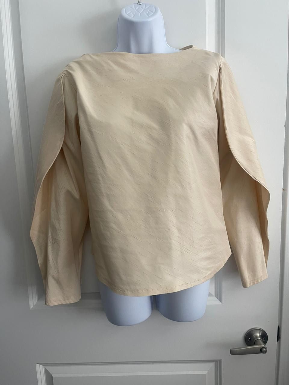 Other Cream-Colored Long Sleeve Top Size S / US 4 / IT 40 - 1 Thumbnail