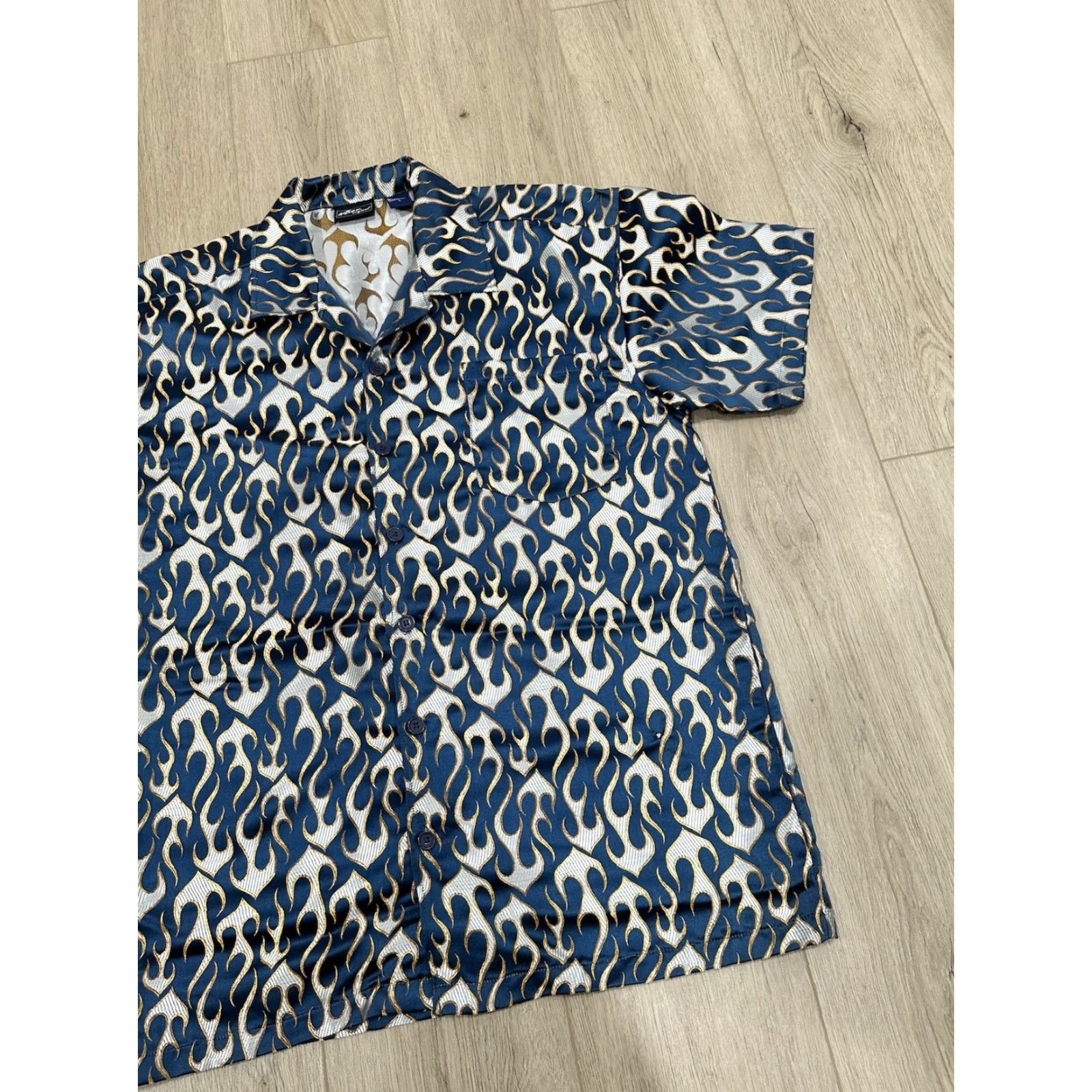 Vintage VINTAGE Hoax Original Flame Shirt L Men Blue 90s Club Rayon Button-Up Collared Short Sleeve Fires"} Size US L / EU 52-54 / 3 - 2 Thumbnail
