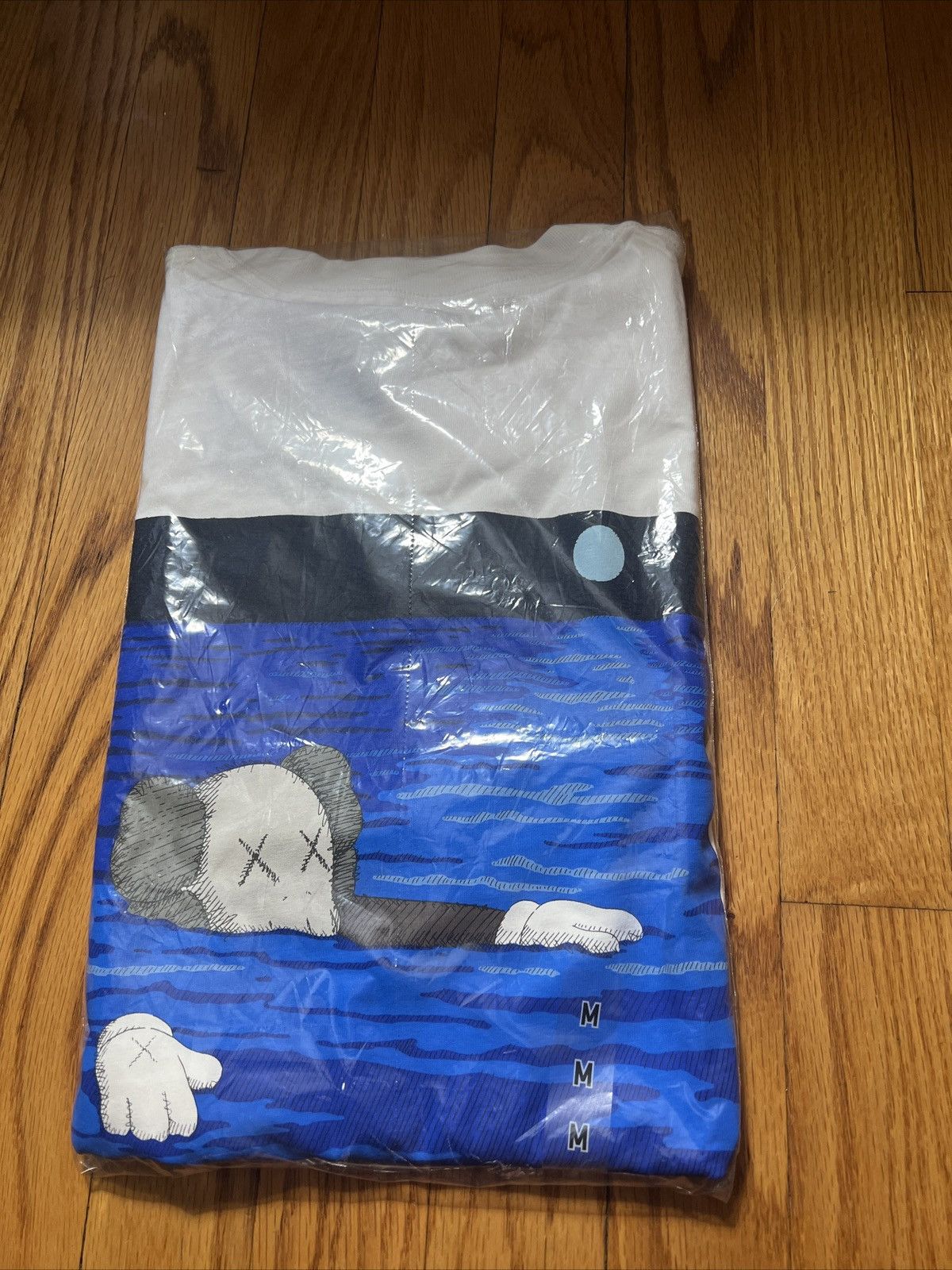 Kaws 100% Authentic FW23 KAWS X Uniqlo Short Sleeve White/Blue Size US M / EU 48-50 / 2 - 1 Thumbnail
