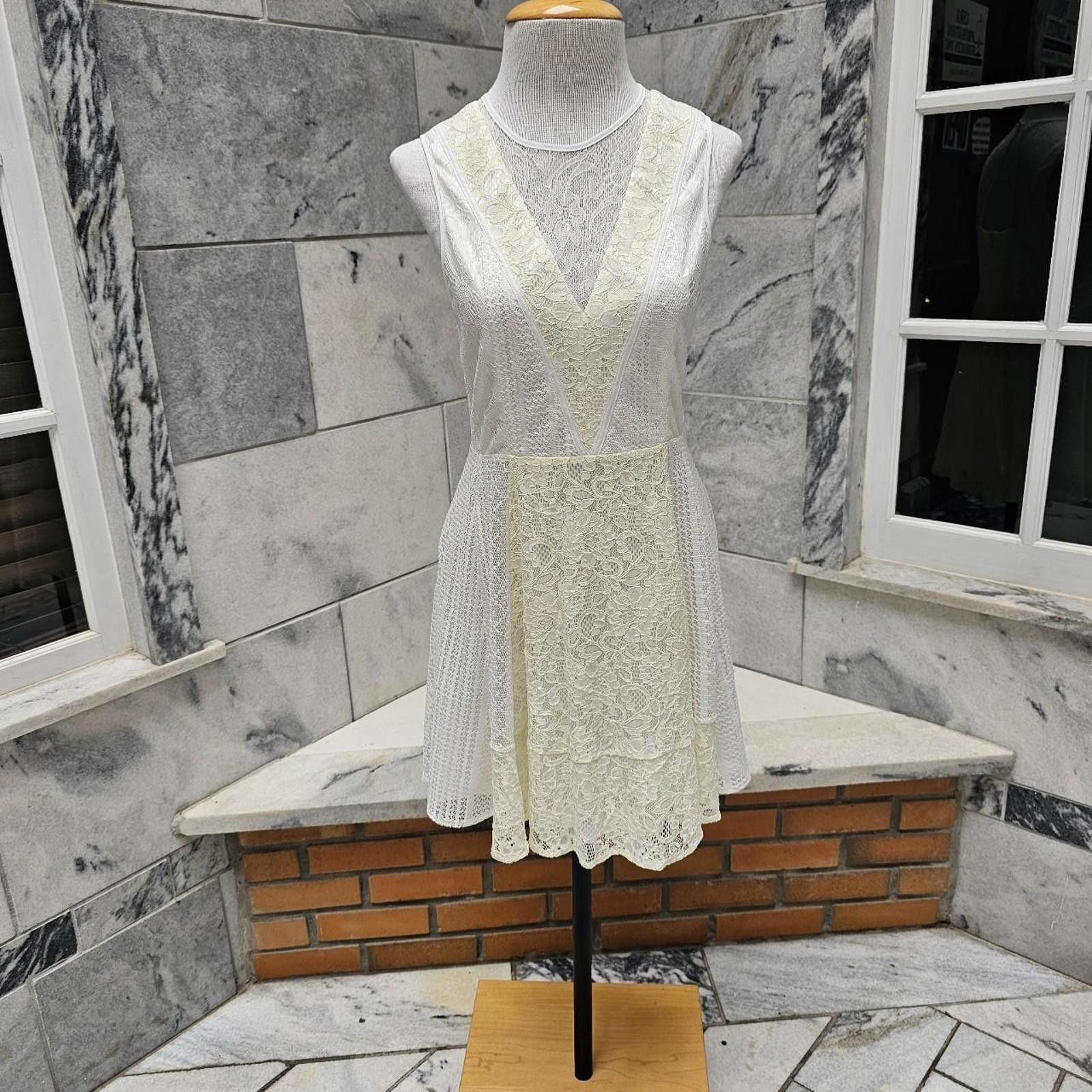 BCBGeneration BCBGeneration Women's White and Cream Ivory Dress Size M / US 6-8 / IT 42-44 - 1 Thumbnail