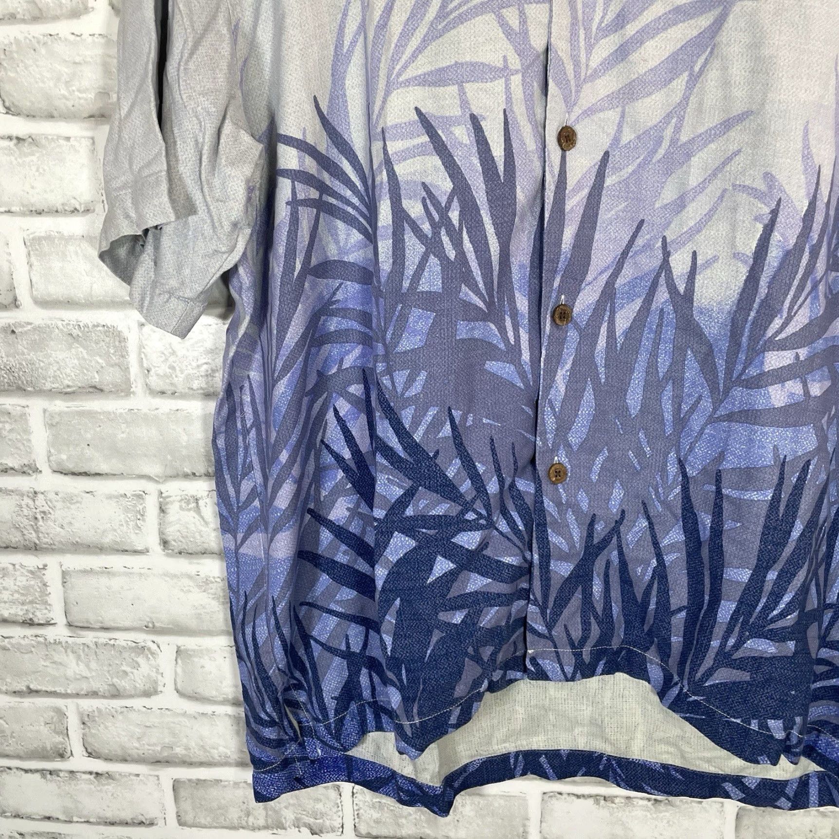 Tommy Bahama Tommy Bahama Original Fit 100% Silk Blue Leaf Print Hawaiian Shirt Mens Size L Size US L / EU 52-54 / 3 - 3 Thumbnail