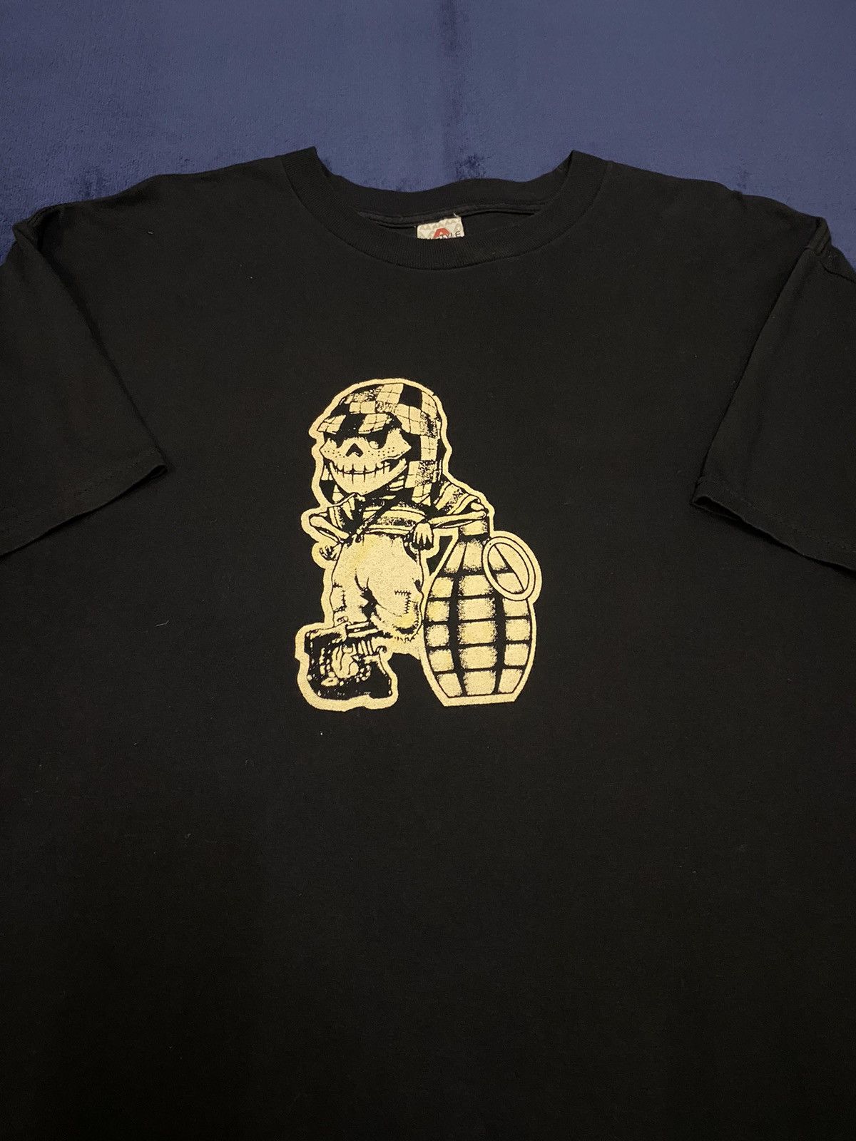 Vintage Grenade Skull Center Logo Tshirt Size US XL / EU 56 / 4 - 1 Thumbnail