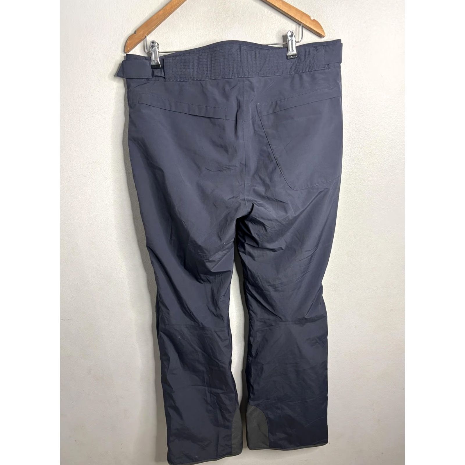 Helly Hansen Helly Hansen Mens 40 Gray Snow Pants Zip Pockets Adjustable Waist Ski Winter Boots Over 40in Inseam Regular Relaxed Boots Men Size US 40 / EU 56 - 4 Thumbnail