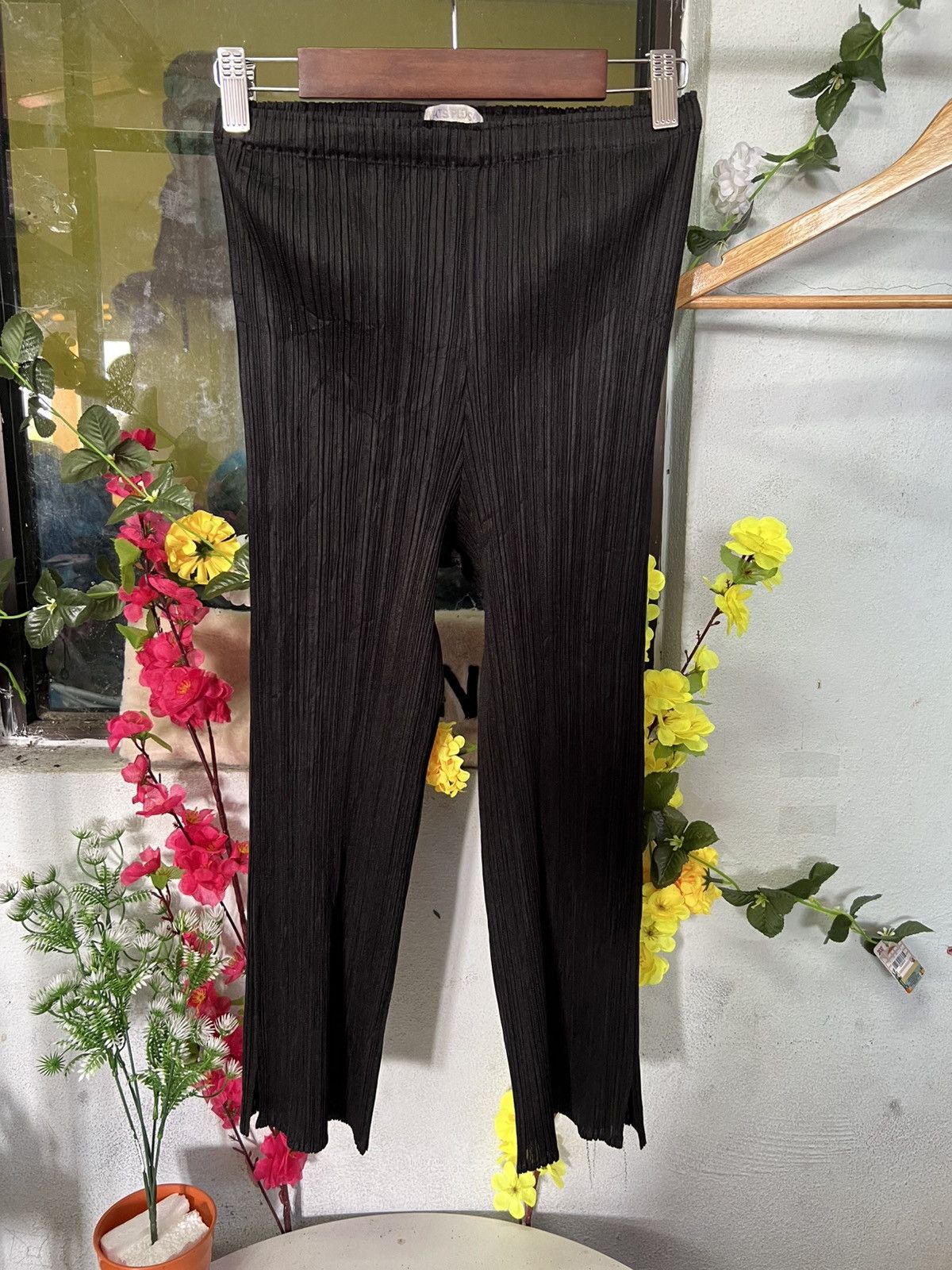 Pleats Please Issey Miyake Pleats Pleatse Issey Miyake Pants Size 27" / US 4 / IT 40 - 1 Thumbnail