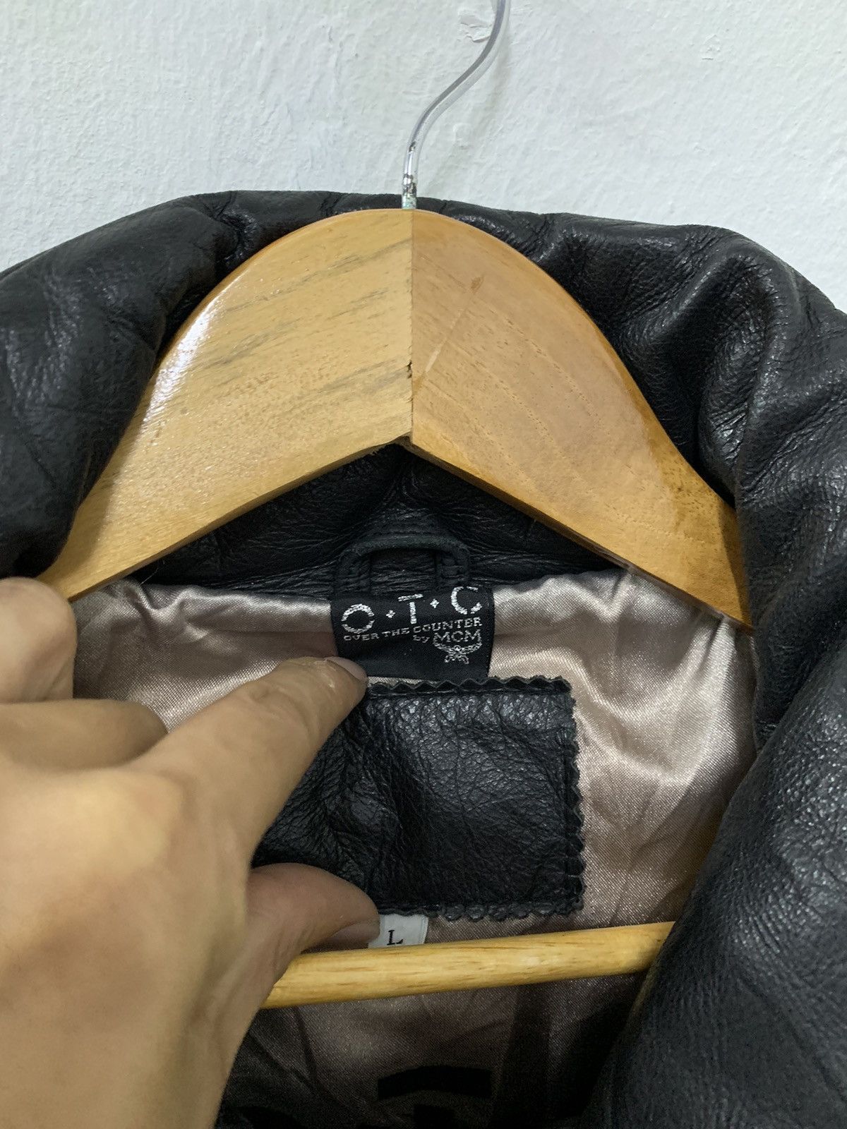 Vintage Vintage MCM O.T.C Puffer Leather Jacket Size US L / EU 52-54 / 3 - 4 Thumbnail