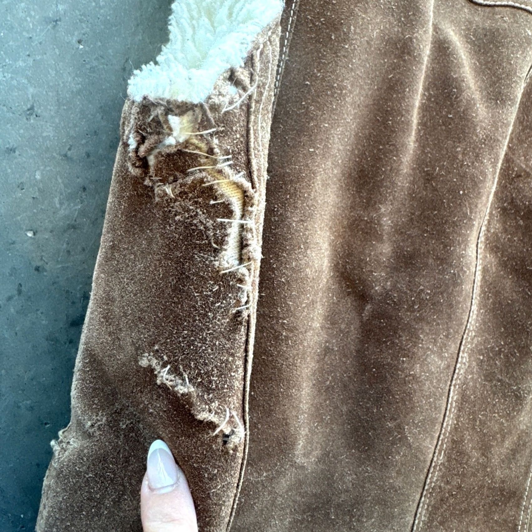 Vintage VINTAGE Leather Brown Button Up Vest Thrashed Men’s Medium Sherpa Lined Y2K Vest Brown M Mens Regular Shirt? Size US M / EU 48-50 / 2 - 6 Thumbnail
